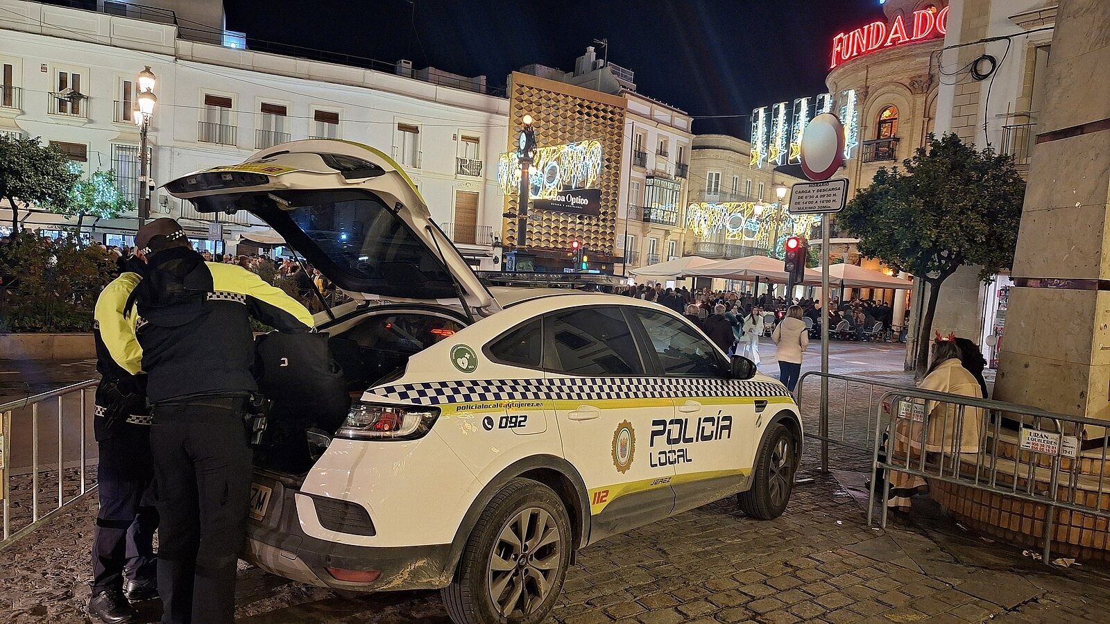 Agentes de la Policía Local de Jerez en el centro histórico de la ciudad