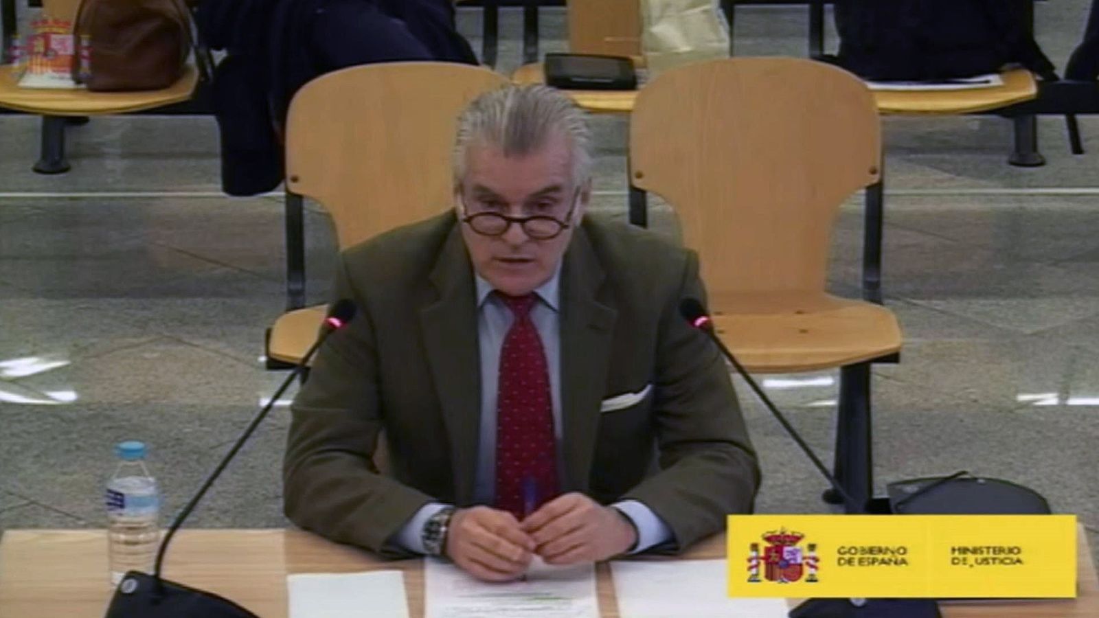 Captura de la señal Institucional de la Audiencia Nacional del ex tesorero del PP Luis Bárcenas en su segundo día de declaración en el juicio por la caja  B del PP.