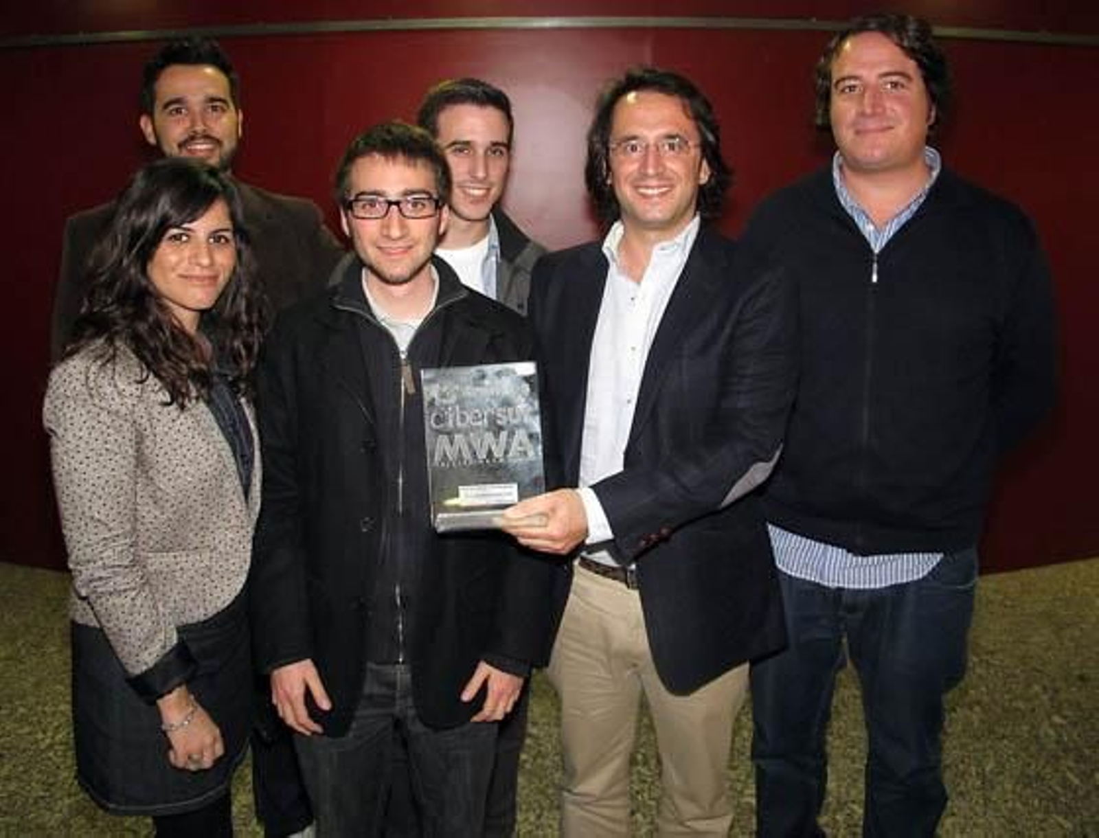 Alicia Ruiz, Rafa Paradela, Pablo González, Jetro Cabau, Antonio Ramírez y Javier Iglesias, de Ideario Ventures, creadores de la web europassmaker.com, que crea curriculums europeos y facilita la movilidad laboral en Europa.

Foto: Victoria Ramírez