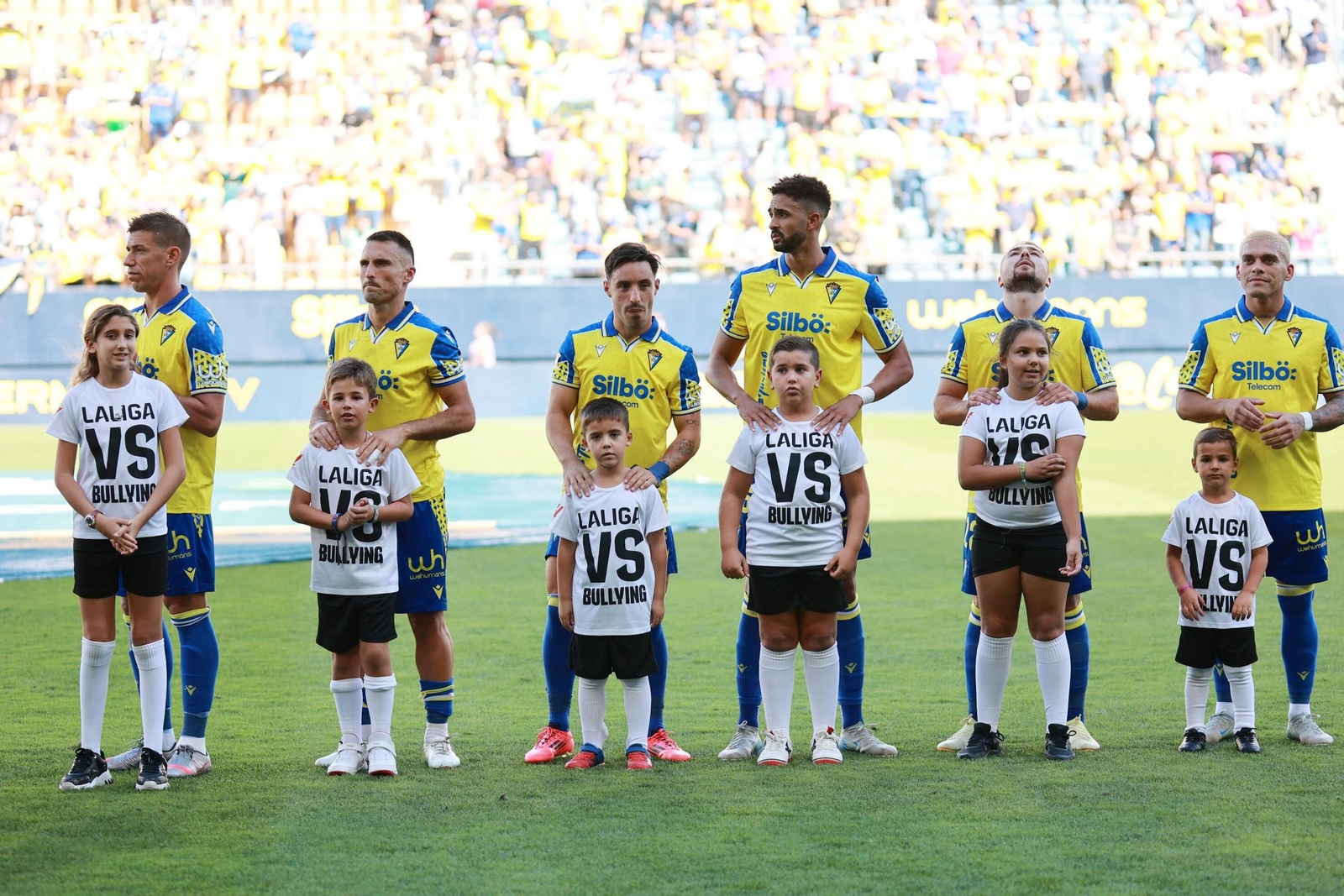 Búscate entre las fotos del partido de fútbol Cádiz CF - CD Eldense