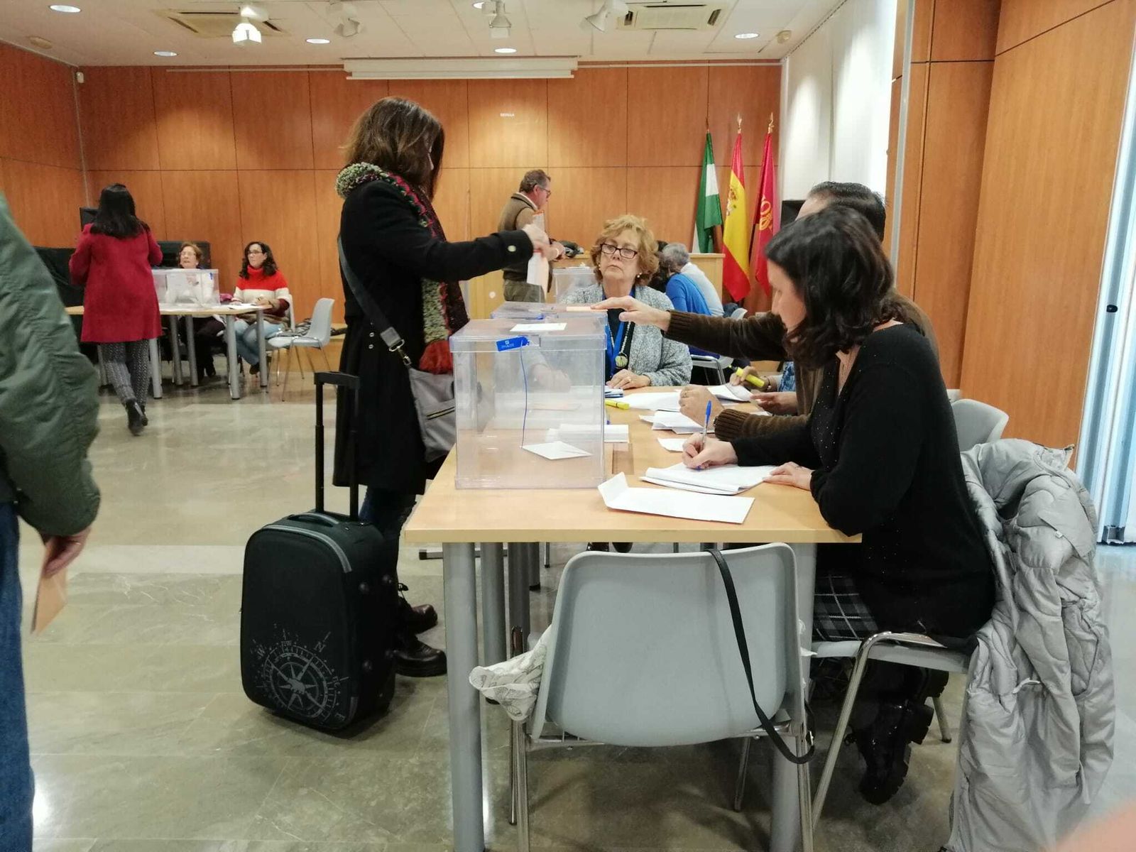 Las imágenes de la jornada electoral en Sevilla