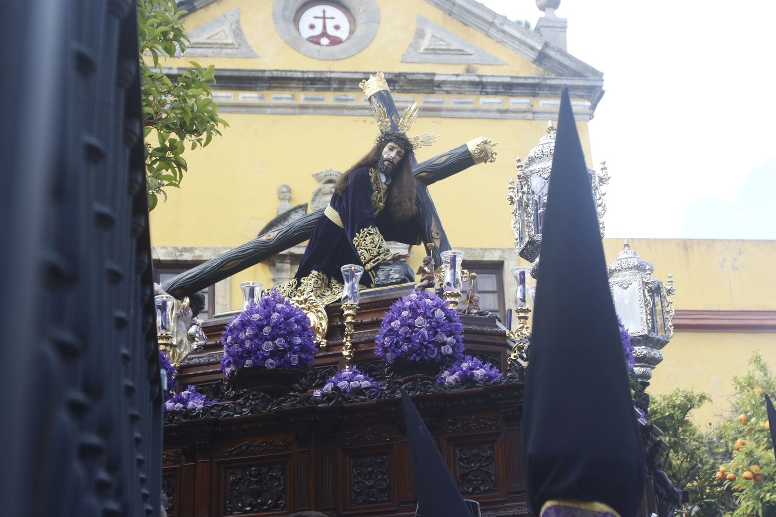 Jueves Santo en Córdoba: La procesión del Caído, en imágenes