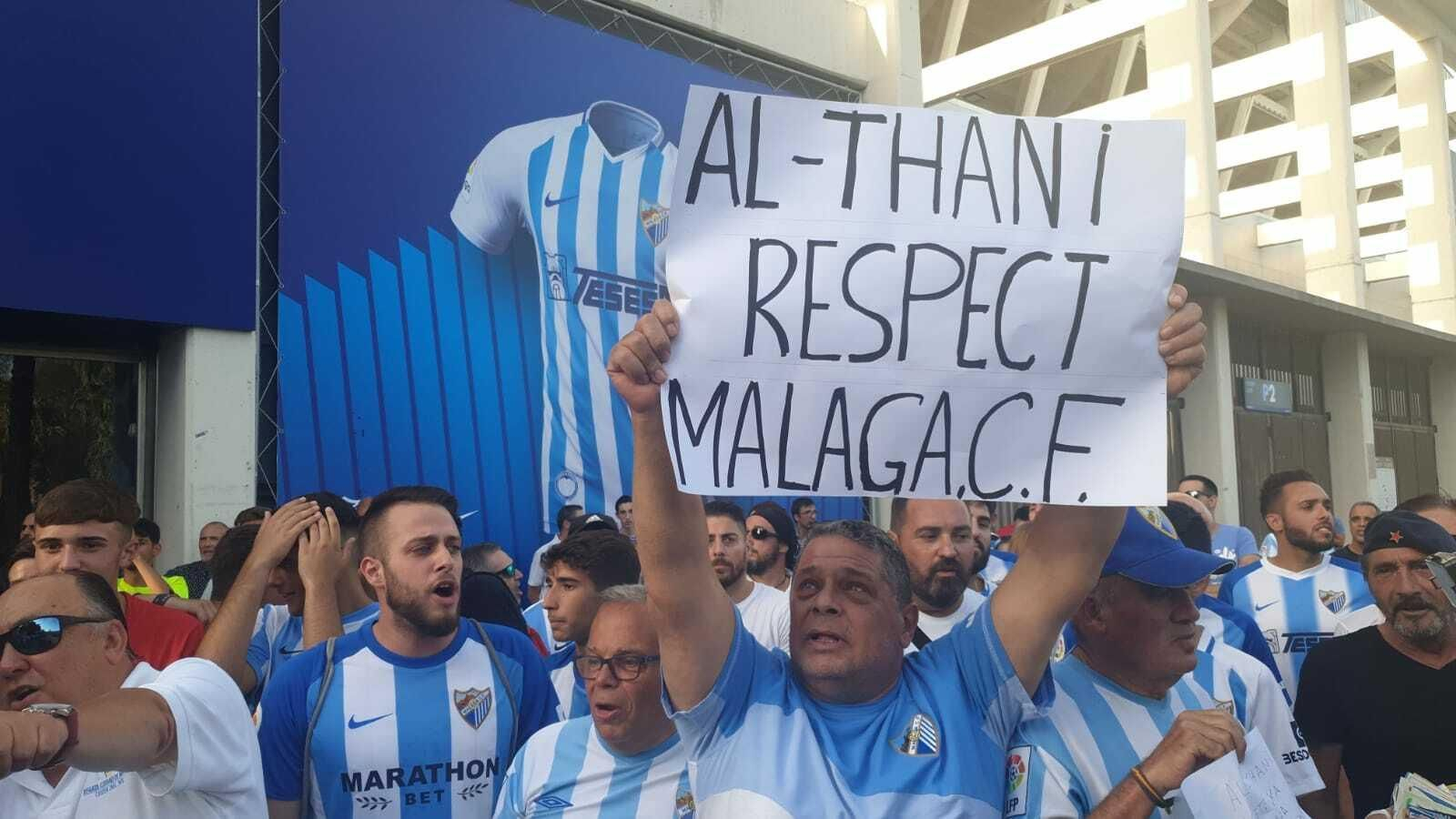 La manifestación contra el jeque Al-Thani en Málaga, en fotos
