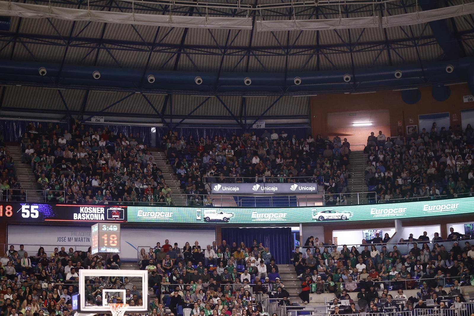 Búscate en las gradas del Carpena durante el Unicaja - Baskonia