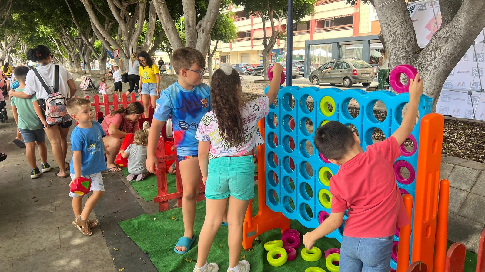 La procesión de la Virgen del Mar por las calles de Adra, en imágenes