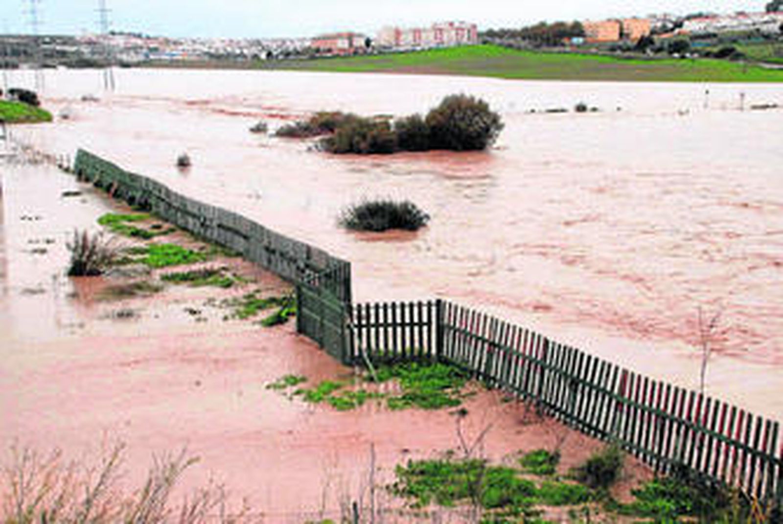 Foto de archivo de una de las inundaciones en la zona tras una crecida del río por las intensas lluvias.