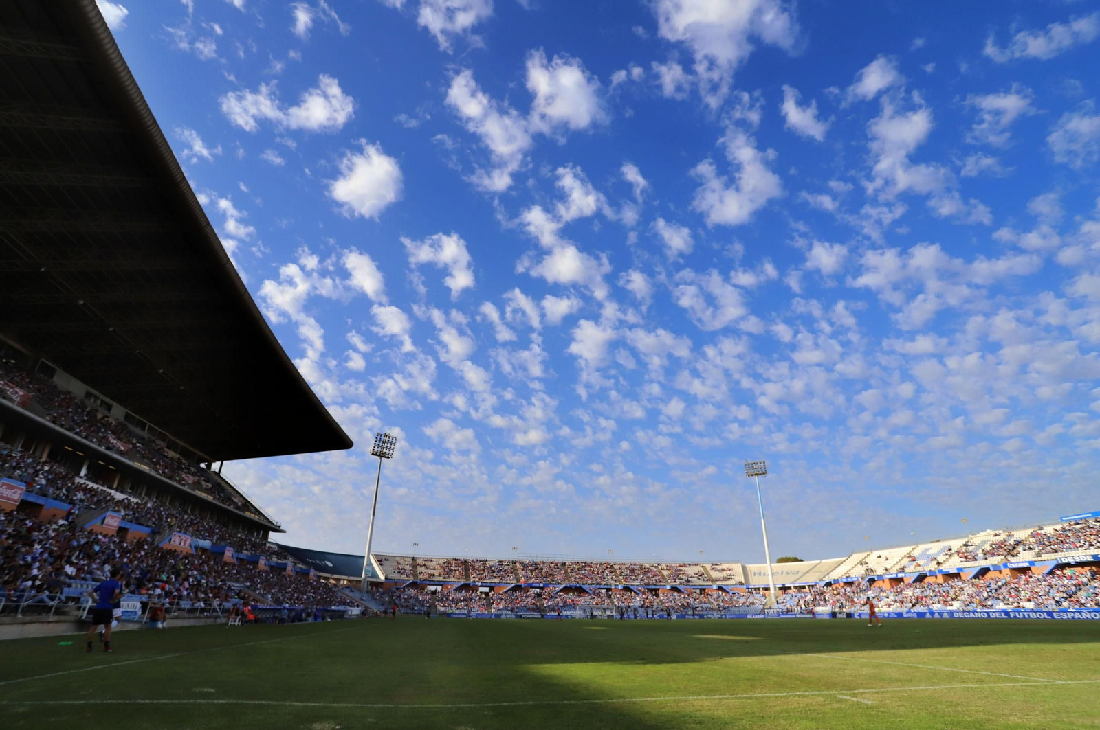 Imágenes del ambiente en el Estadio Nuevo Colombino