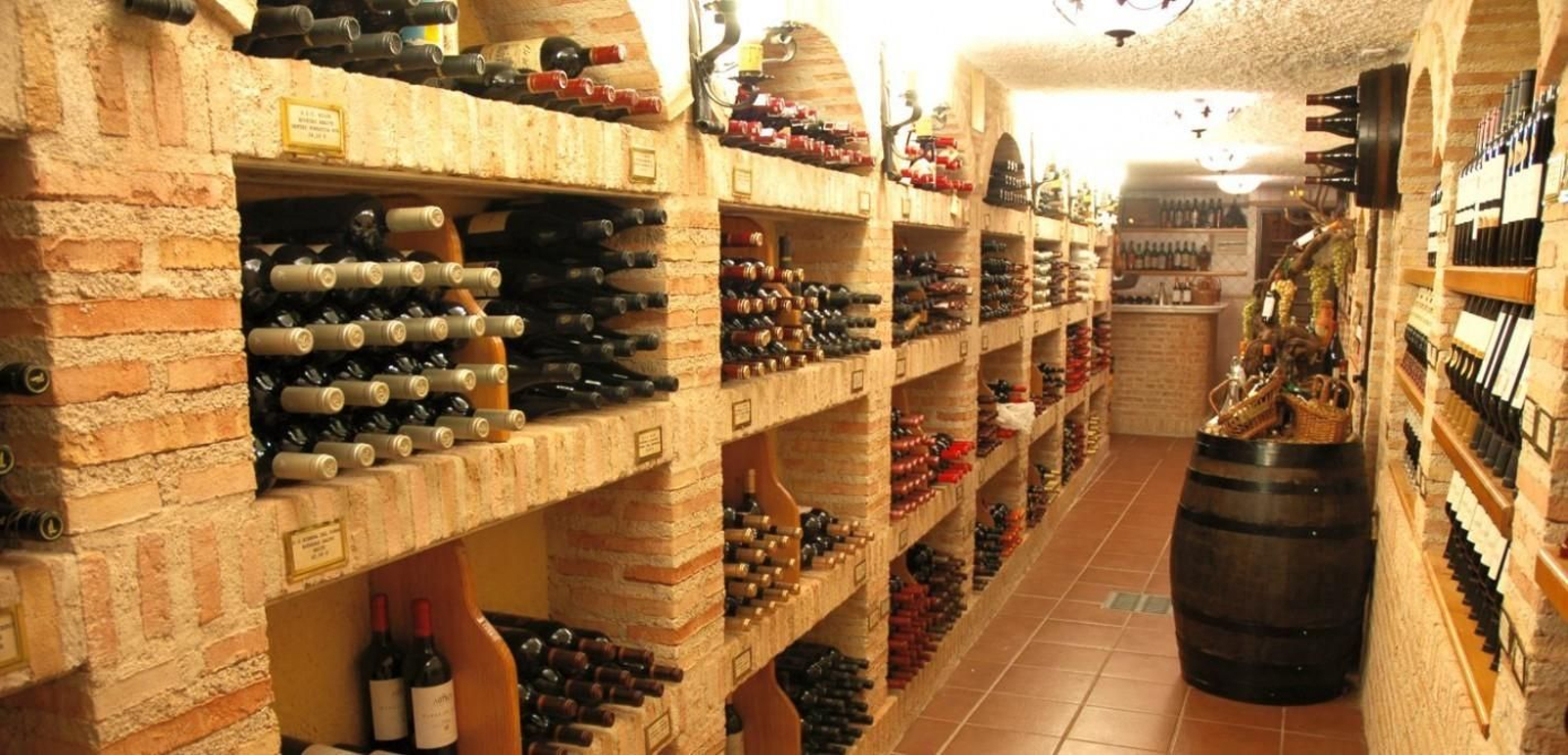 Una bodega subterránea es la mejor manera de conservar vinos.