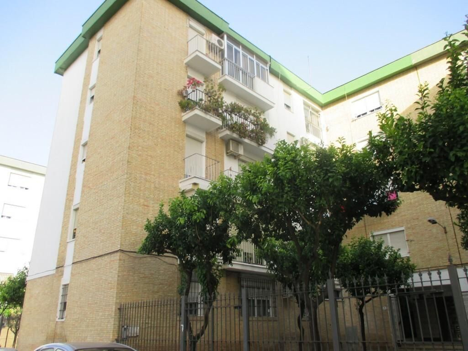 Inmediaciones del bloque de la calle Vino Fino donde tuvo lugar el atraco.