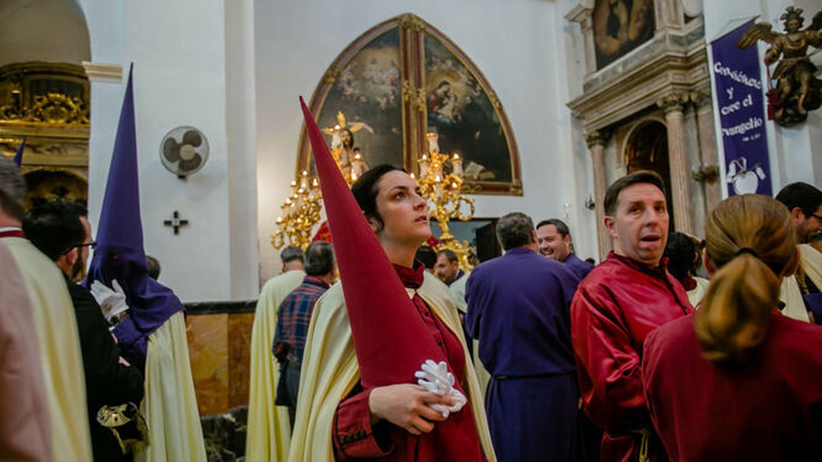 Hermanos de Humildad y Paciencia, en el interior de San Agustín antes de la última salida, en 2019.