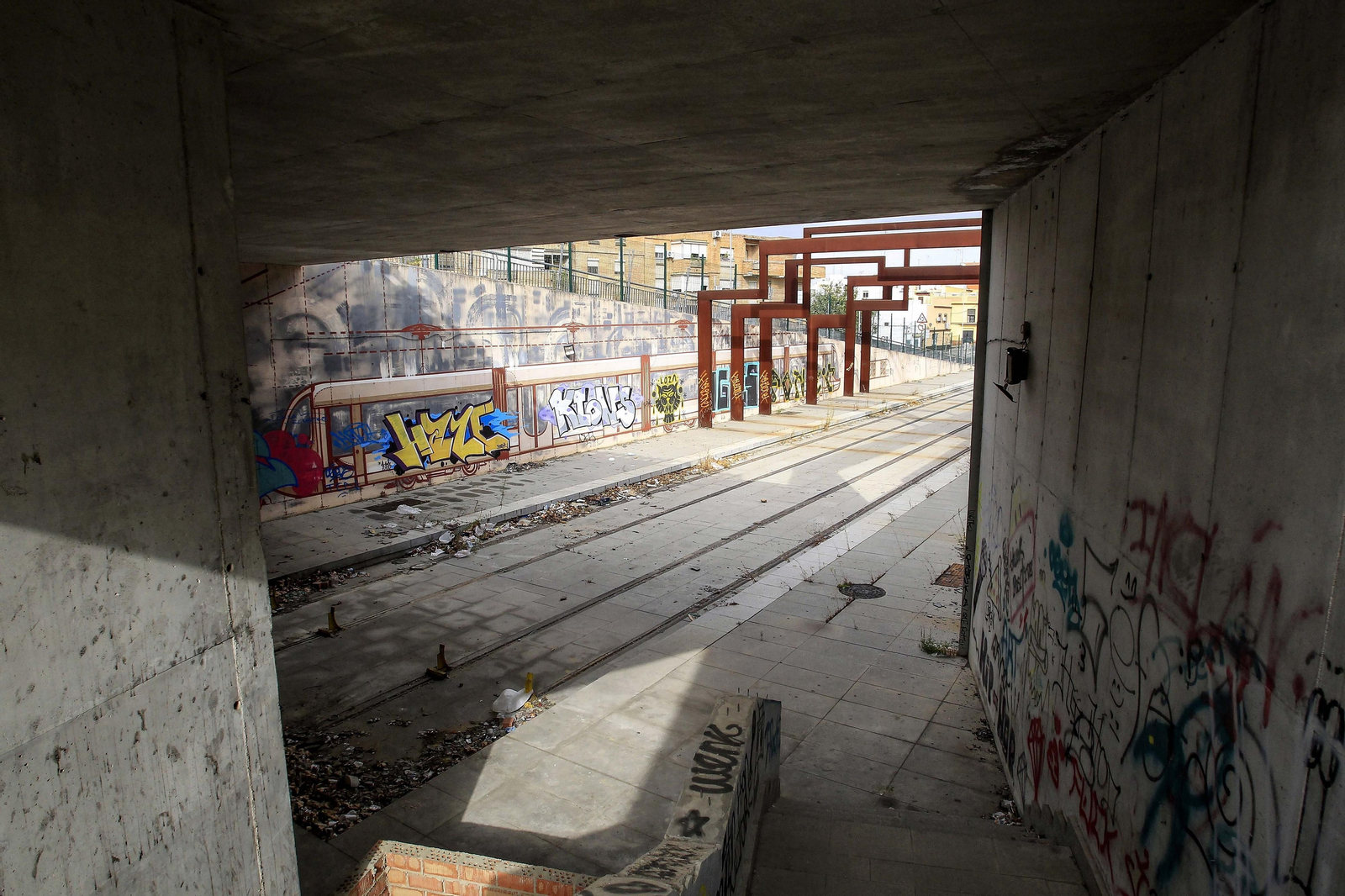 Adjudicada la reparación de los daños por vandalismo en el tranvía de Alcalá