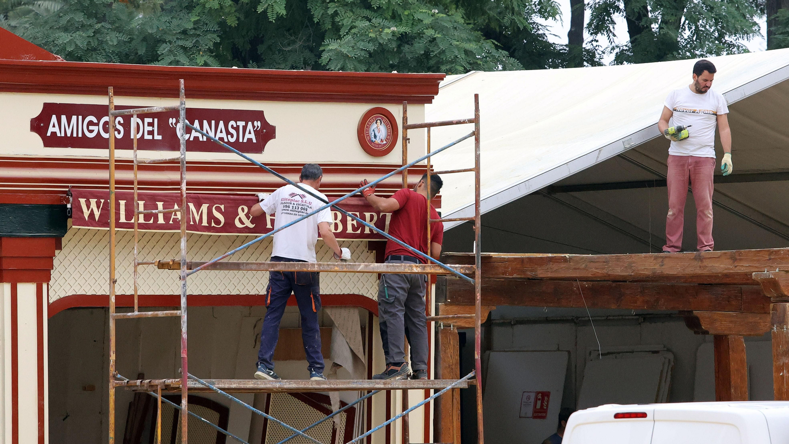 Continúan los trabajos de recogida en la Feria de Jerez 2024 Continúan los trabajos de recogida en la Feria de Jerez 2024