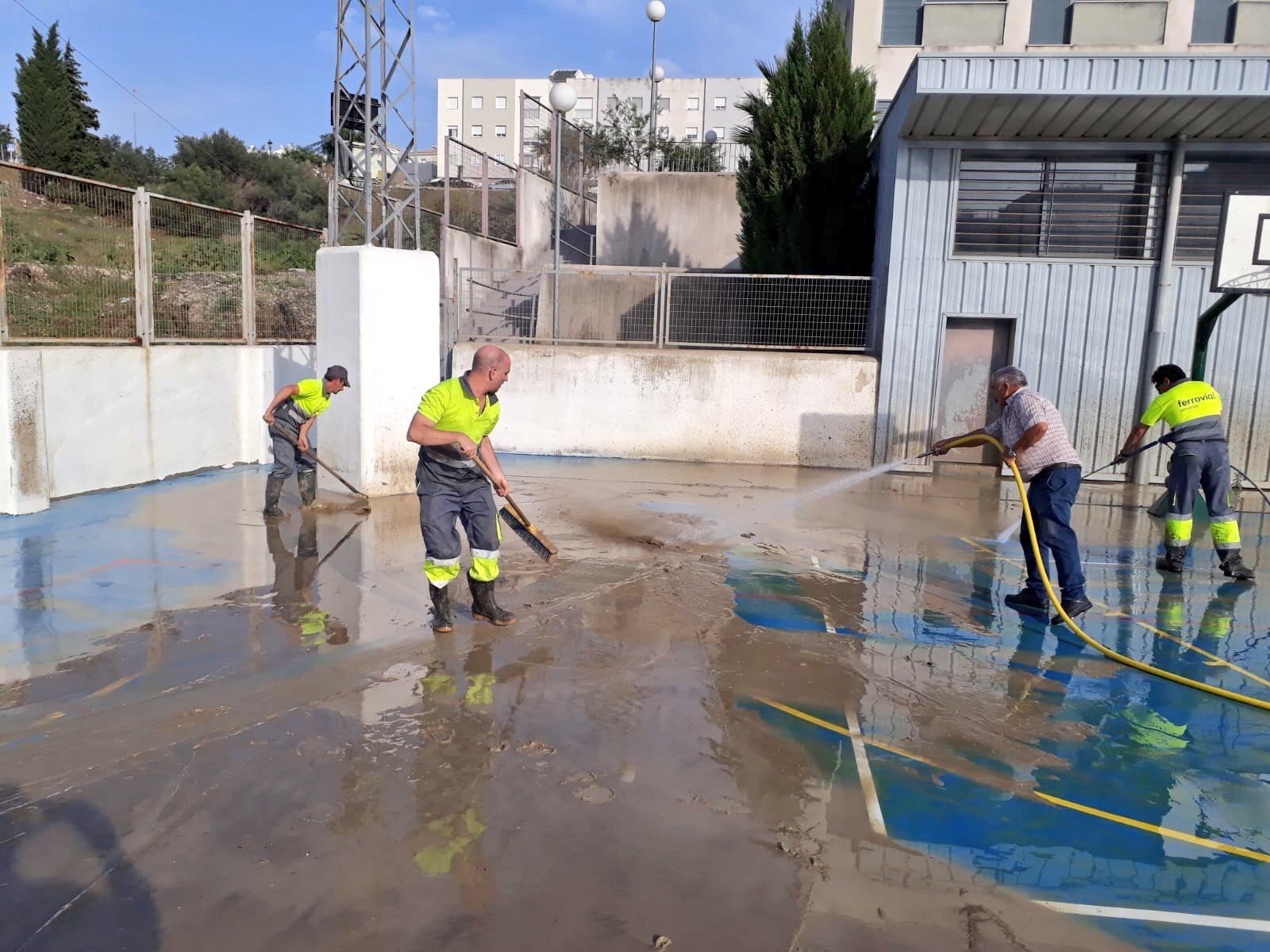 Trabajos de limpieza en los colegios.
