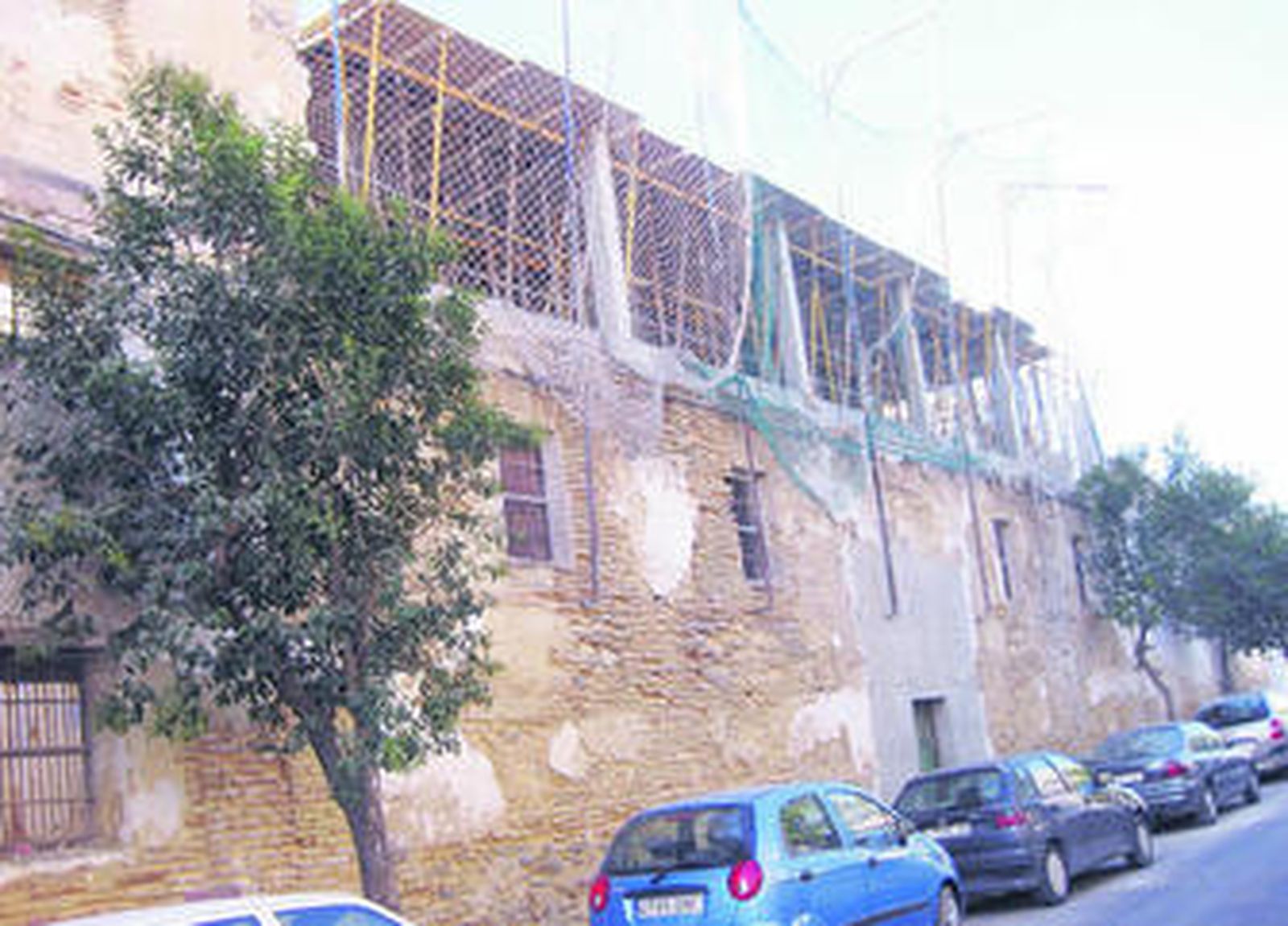 Una imagen de una fachada del inmueble protegido en la que se aprecia parte de las obras.