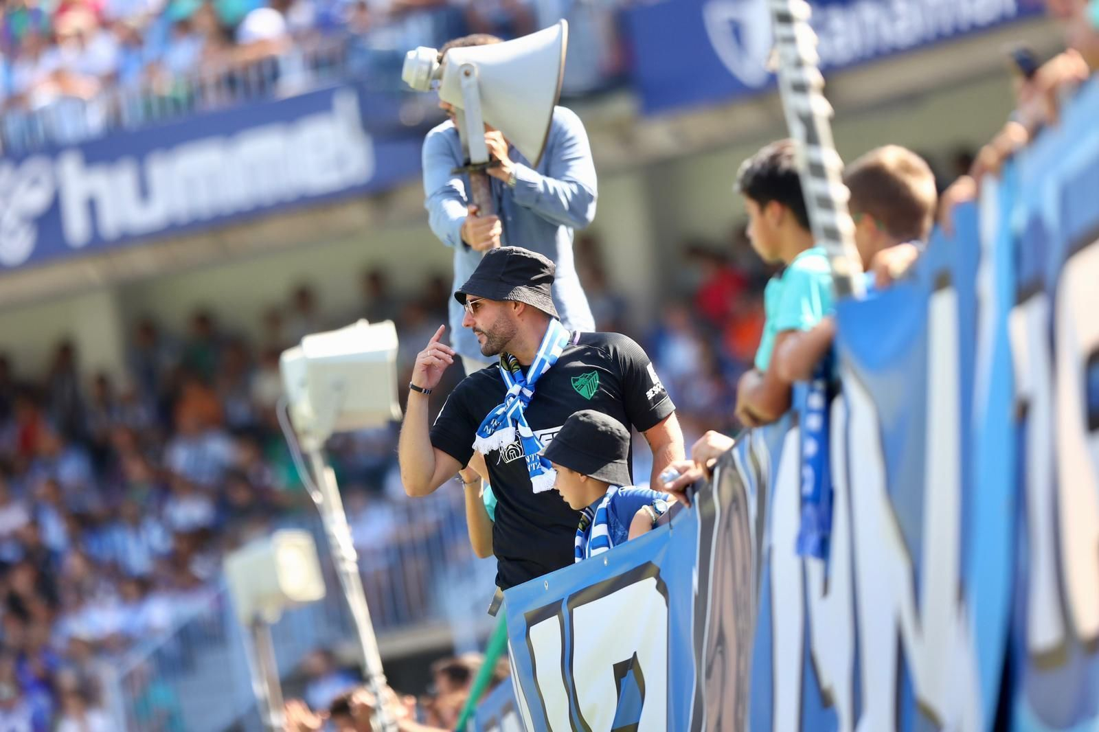 Búscate en las fotos del Málaga CF-Melilla