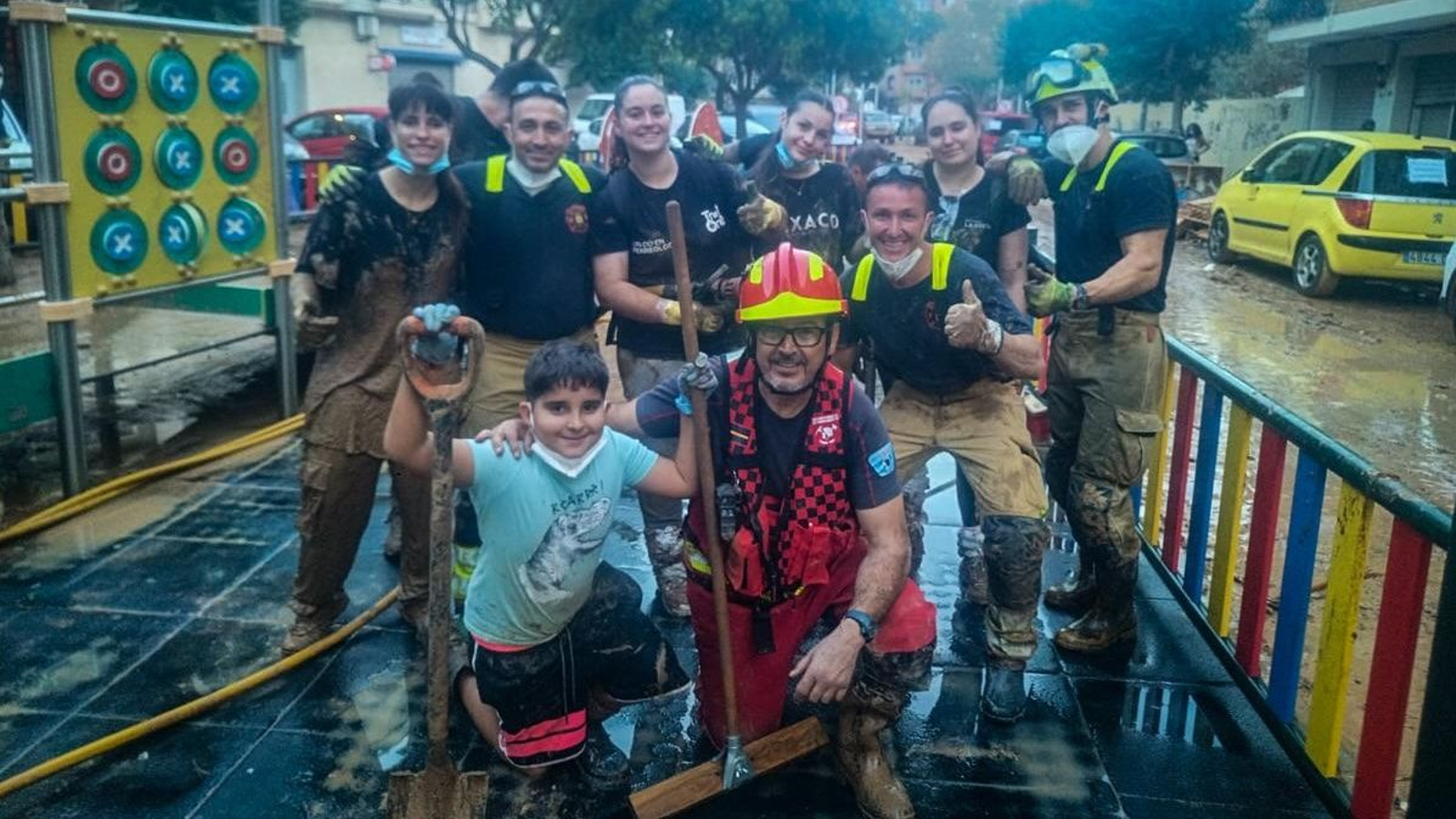 Las imágenes de los almerienses desplazados a la zona cero de Valencia