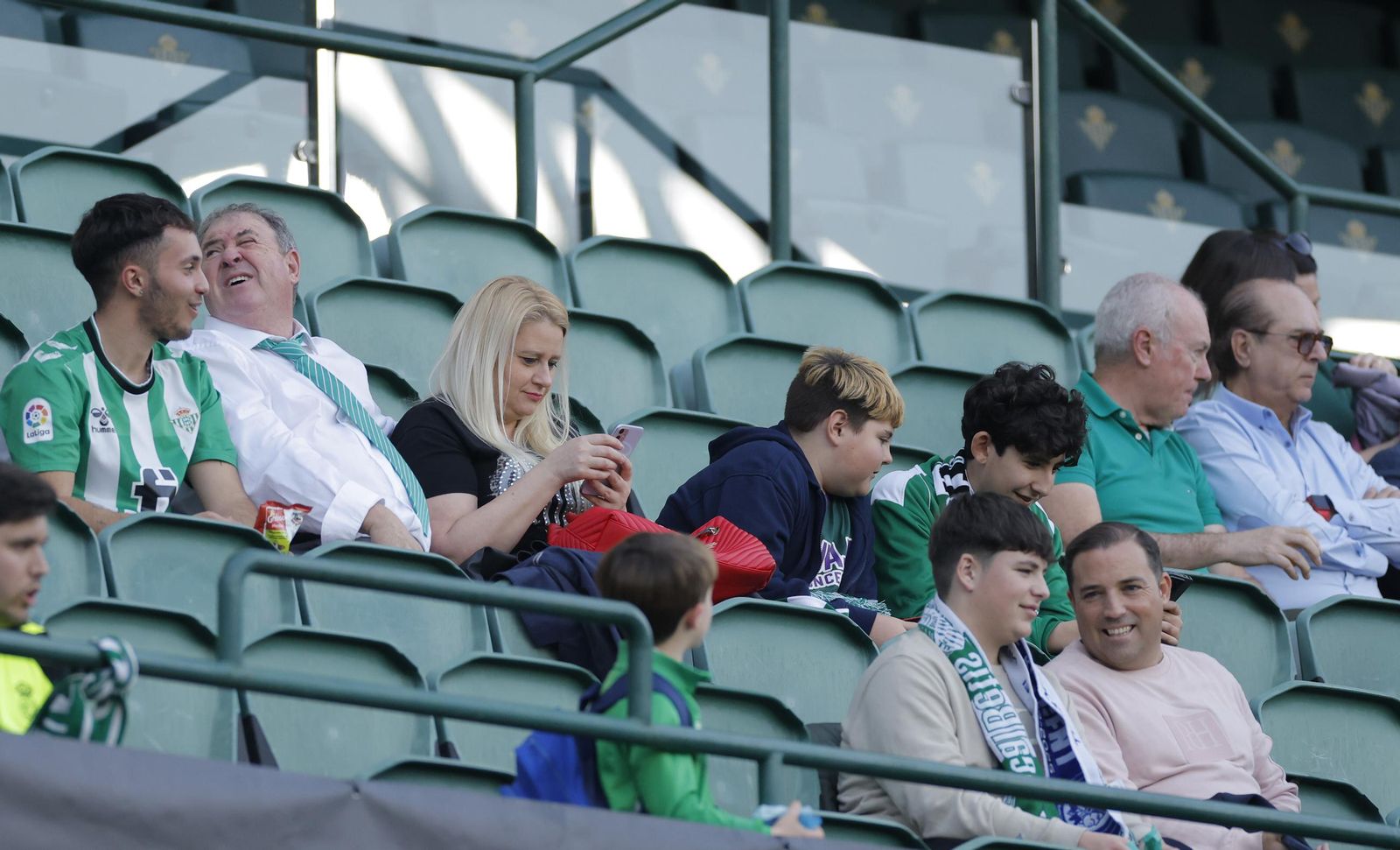 Búscate en las fotos del Betis - Gent