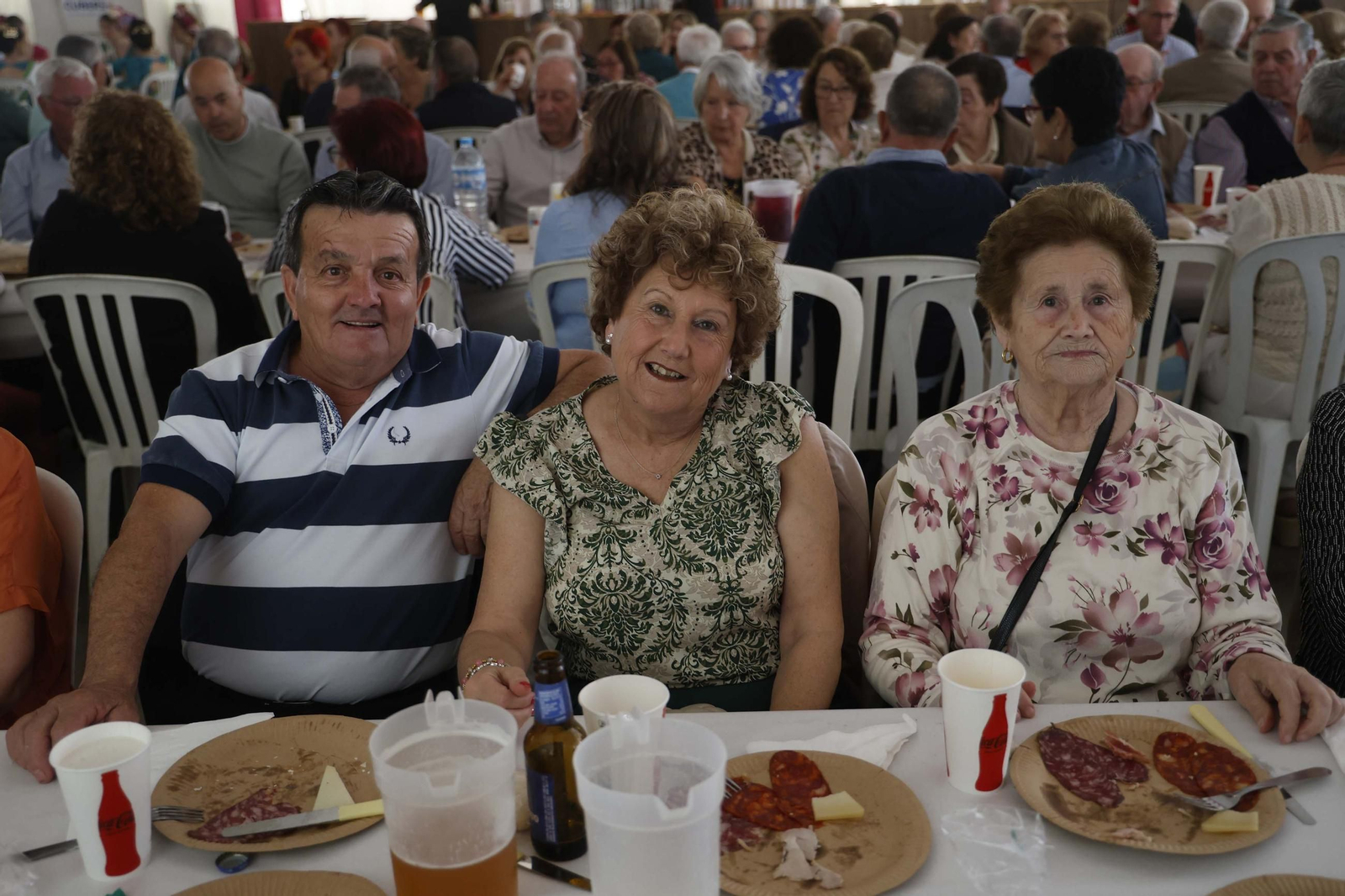 Fotos del almuerzo para mayores en la Feria de Castellar