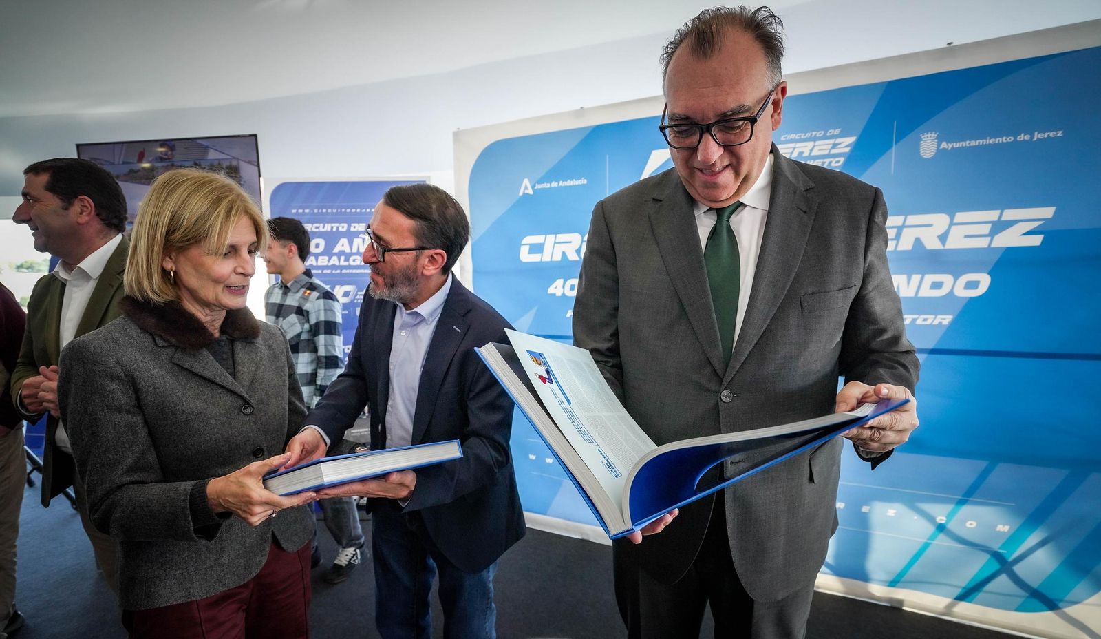 Imágenes de la presentación del libro '40 años Cabalgando' en el Circuito de Jerez