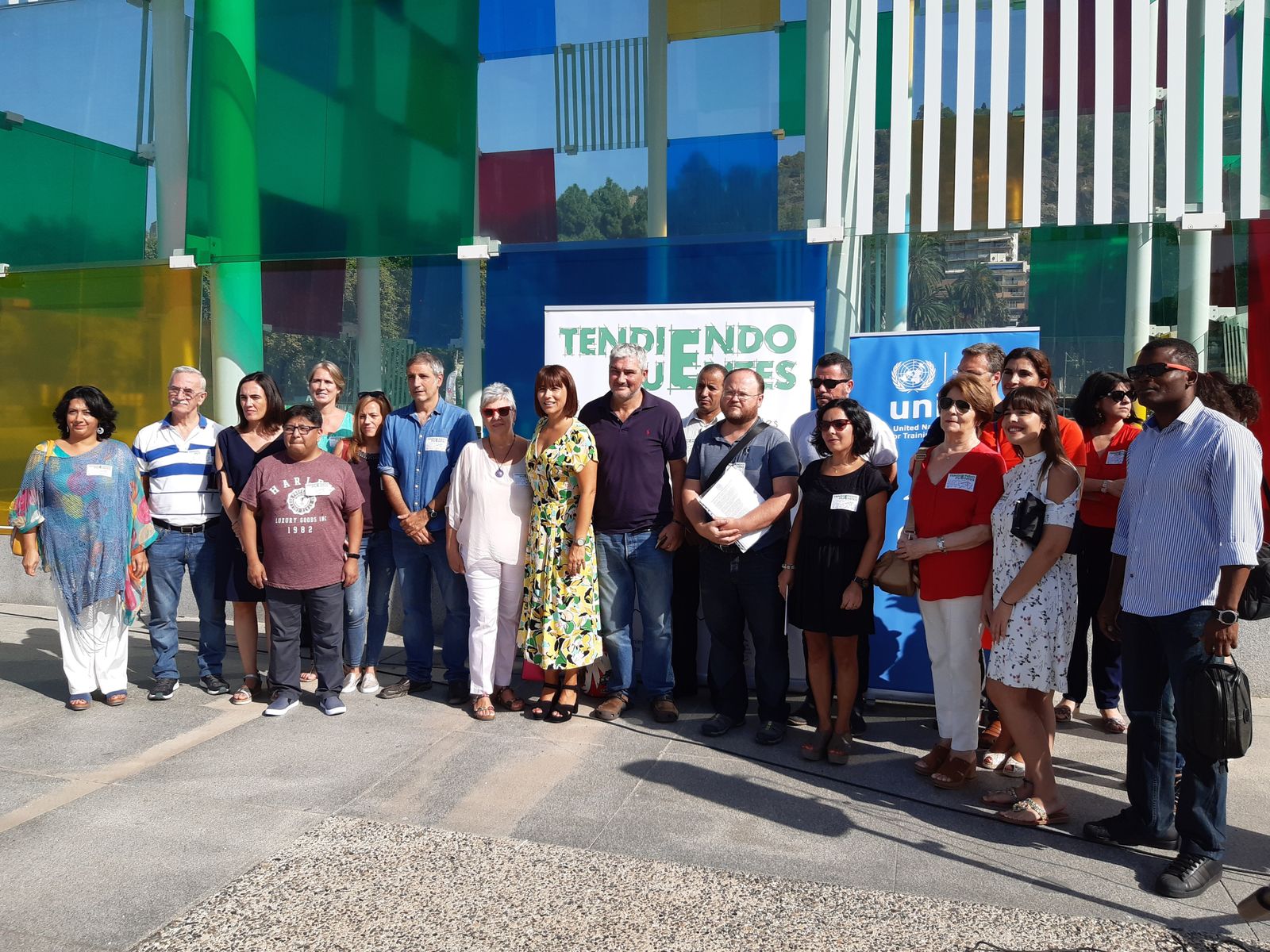Ruth Sarabia junto a representantes de Málaga Solidaria.