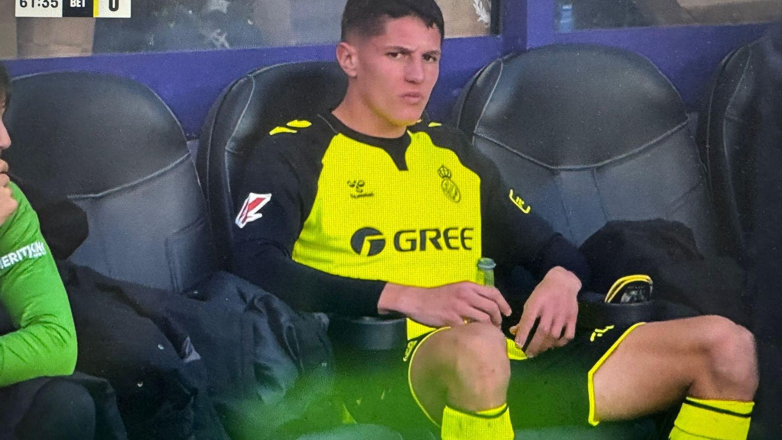 Sergi Altimira muy enfadado tras ser sustituido