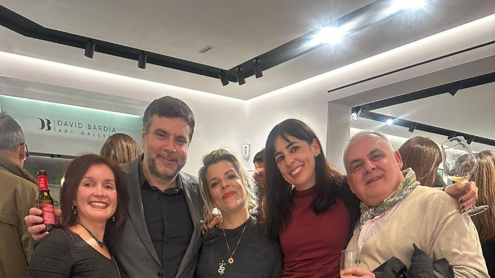 Rosa García, Pepe Baena, Berta González, Marta García y Pepe Carretero durante la inauguración en la galería de María Porto.