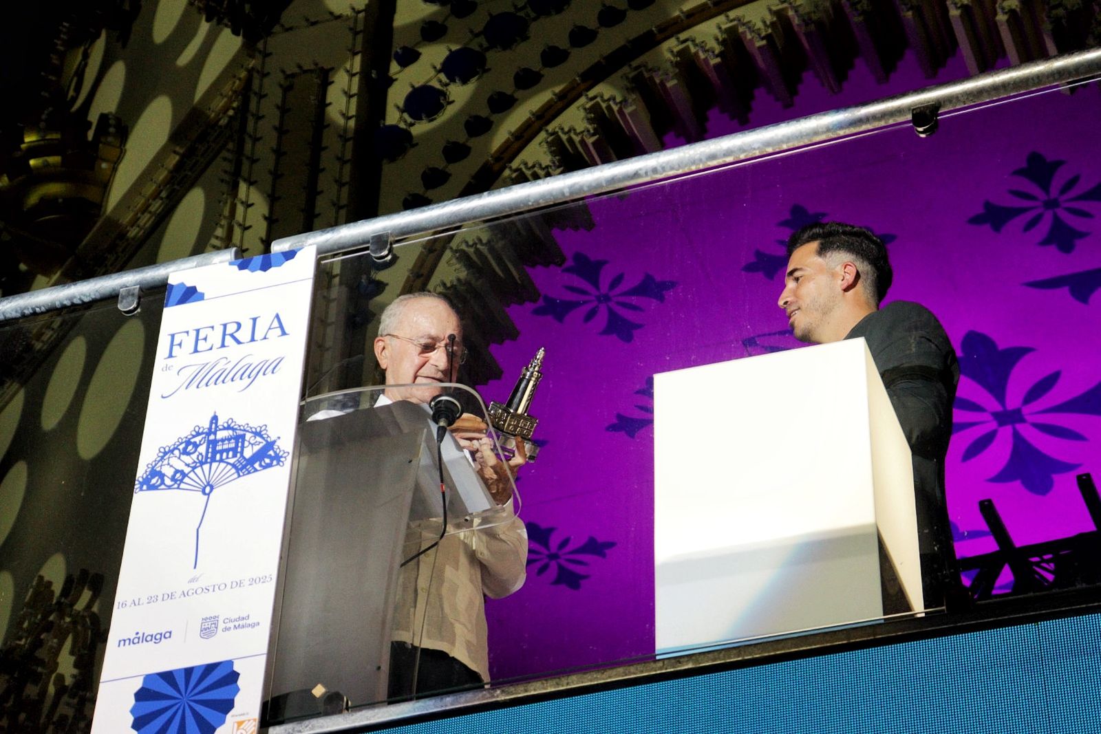 El pregón de Javier Castillo en la Feria de Málaga, en imágenes