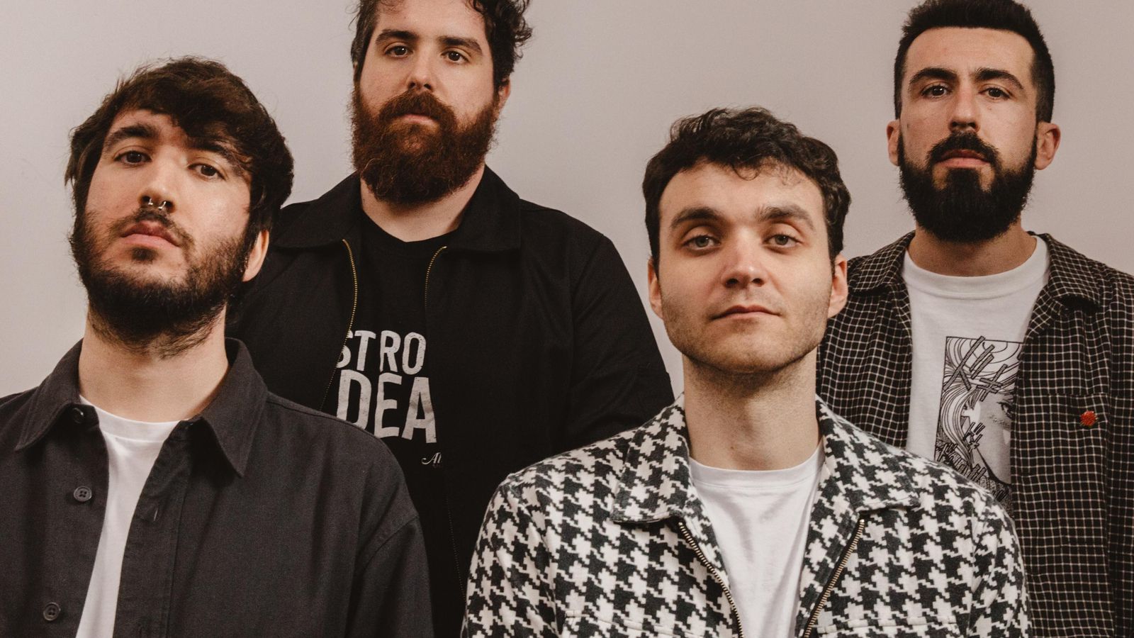 Viva Belgrado son Cándido Gálvez (guitarra y voz), Ángel Madueño (bajo), Pedro Ruiz (guitarras) y Álvaro Mérida (batería).