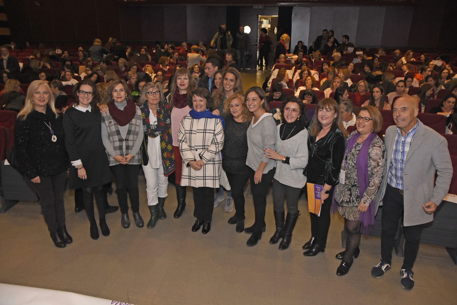 Dirigentes institucionales en la inauguración del Feminario en el Rectorado.