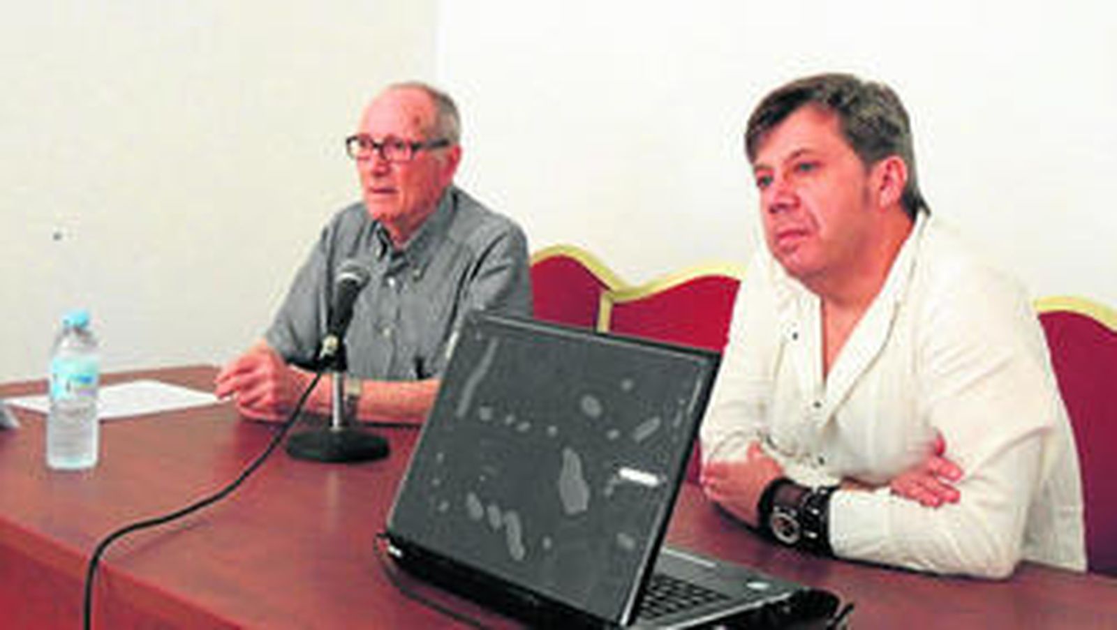 Andrés Vázquez de Sola junto al coordinador del seminario, Carlos Pacheco.