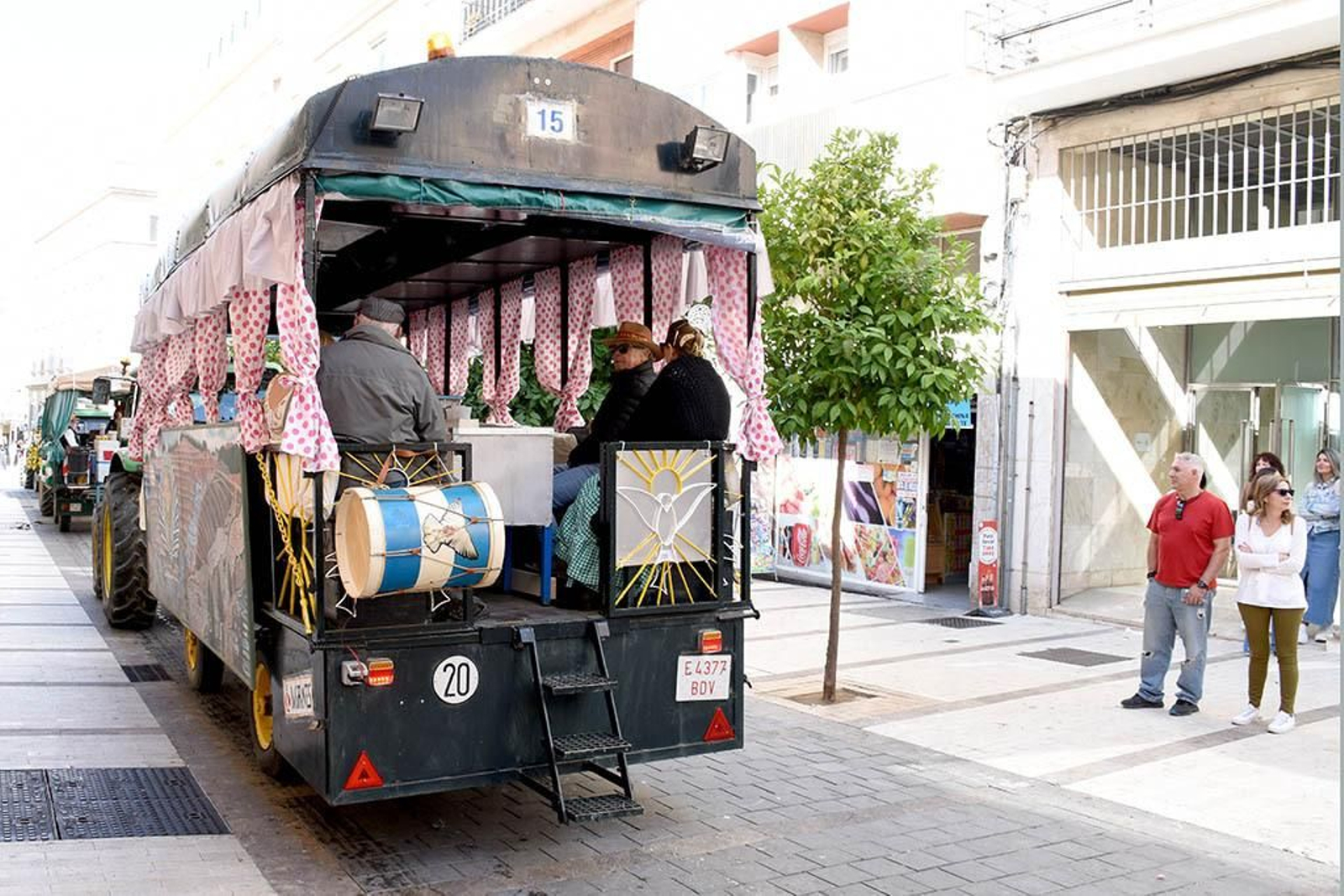 Las mejores imágenes de los peregrinos en la salida de Emigrantes