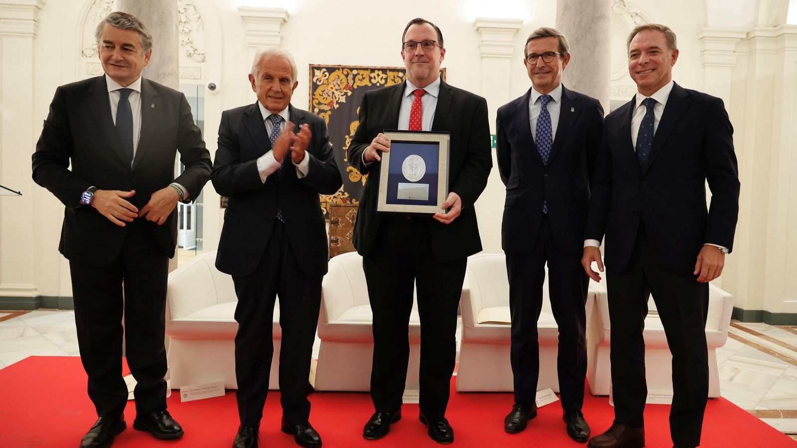 José María Martínez Benavente, director general de Grupo Azvi (en el centro). José María Martínez Benavente, director general de Grupo Azvi (en el centro).