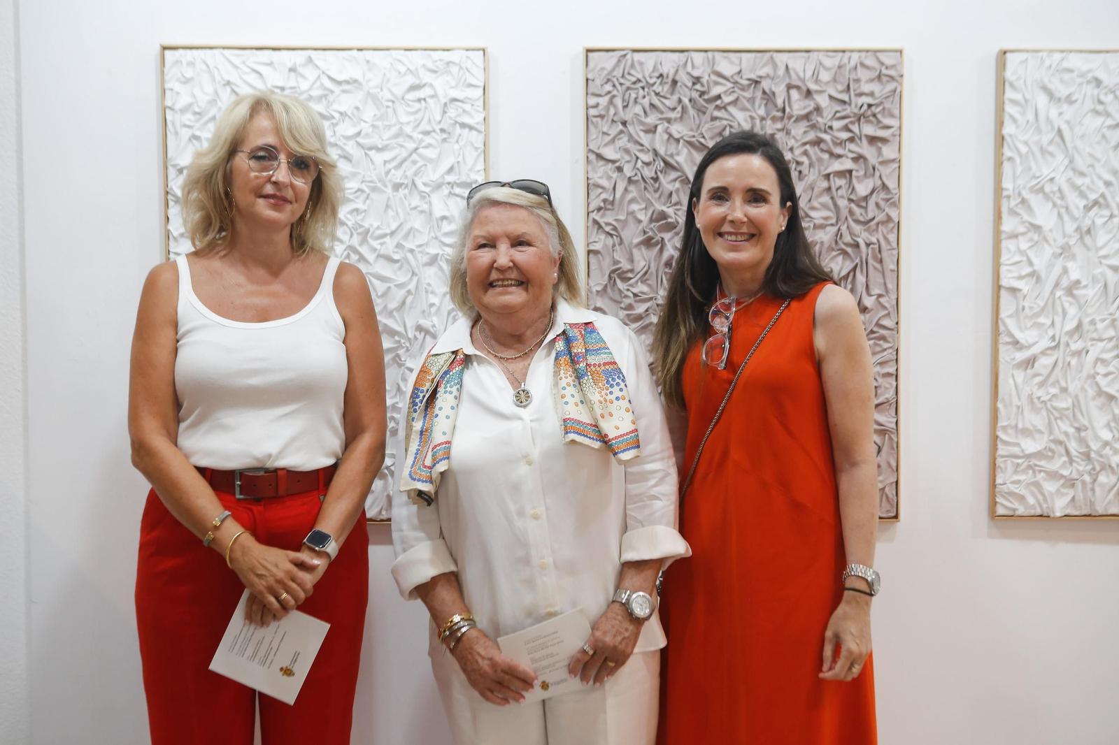 Las fotos de la exposición El mundo de Ara de Feli Muñoz en la sala Cajasur de Algeciras