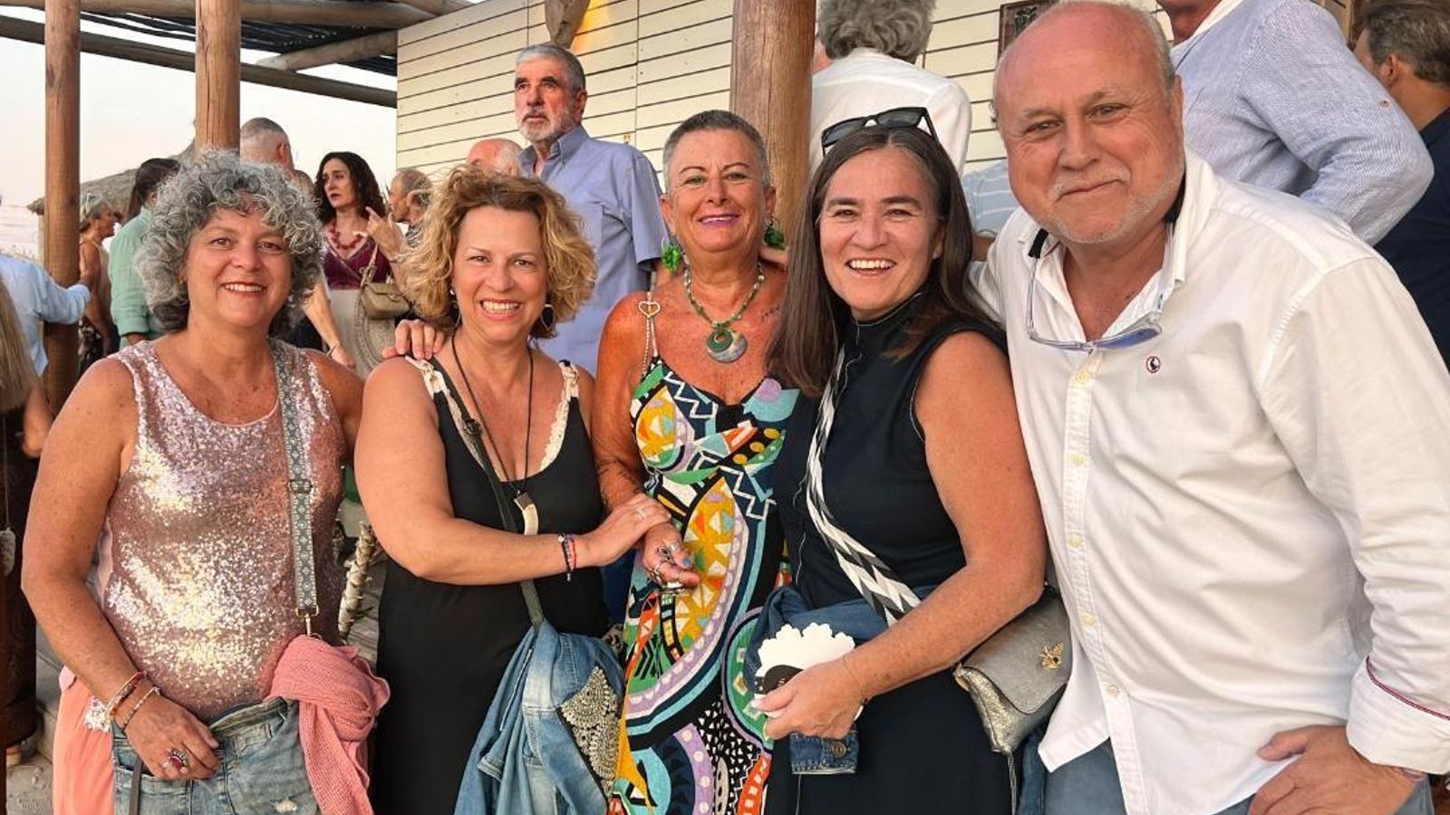Las hermanas Pilar y María de Sobrino, Esther Vizcarrondo, Ángeles Ramírez, Nacho Castellví. Las hermanas Pilar y María de Sobrino, Esther Vizcarrondo, Ángeles Ramírez, Nacho Castellví.