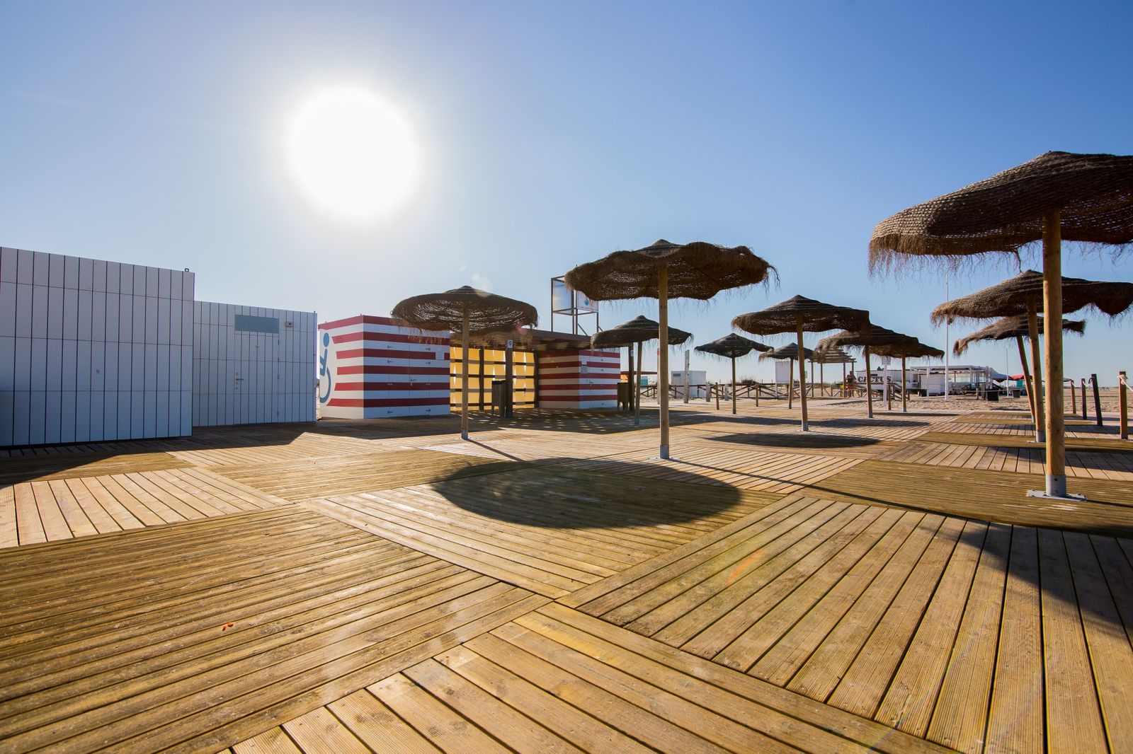 El módulo de accesibilidad 5 Estrellas de la playa de Camposoto.