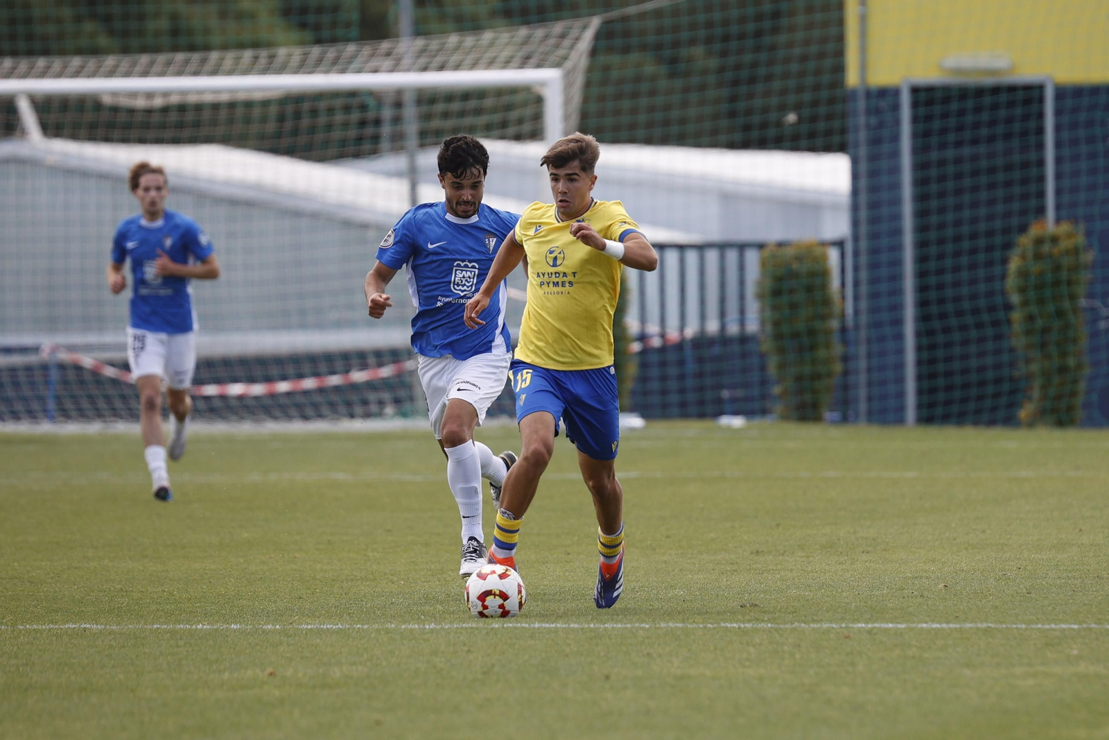 Las imágenes del partido entre el Cádiz Mirandilla y el San Fernando