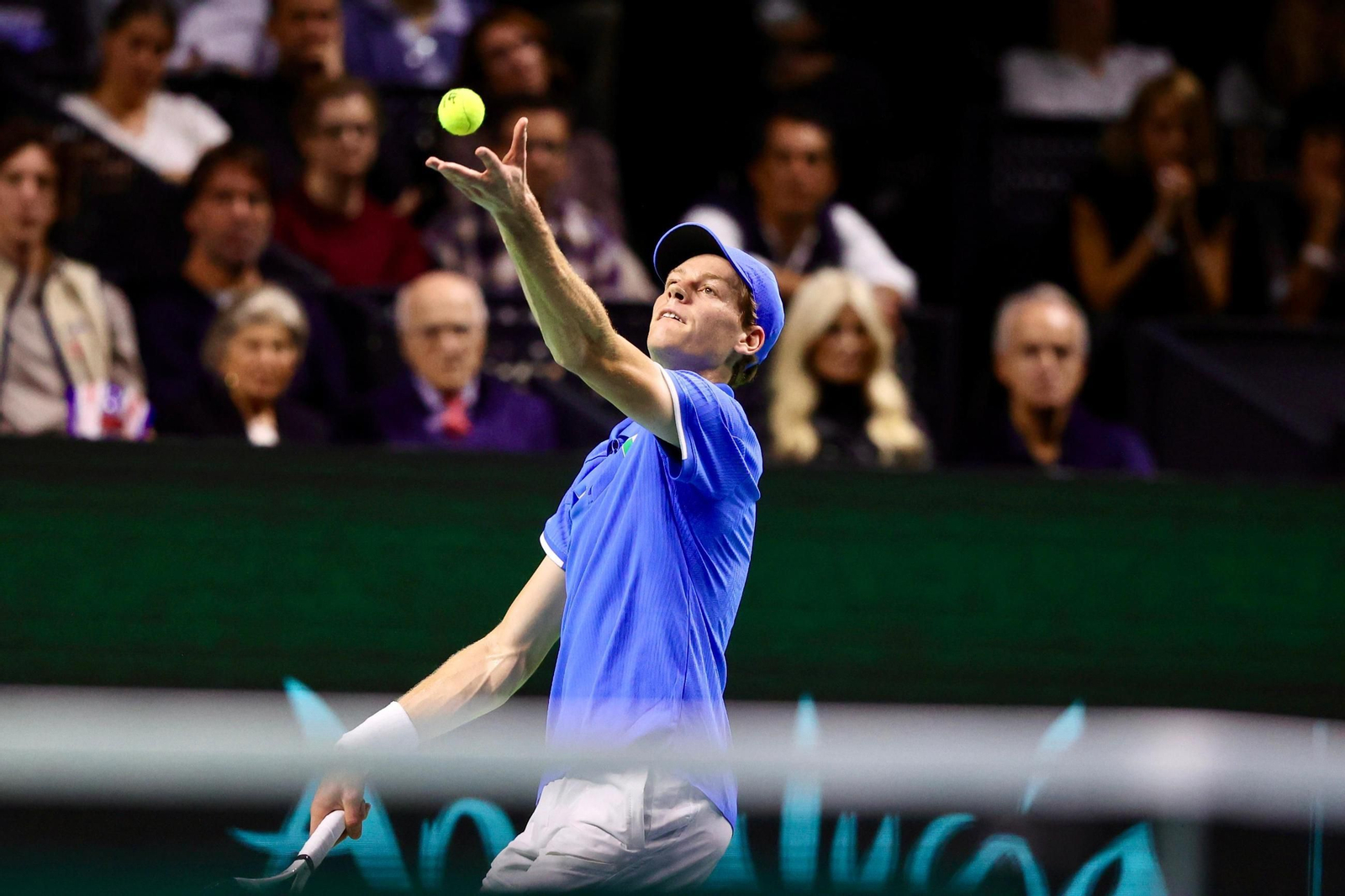 Jannik Sinner lleva a Italia a la final de la Copa Davis tras ganar a De Miñaur