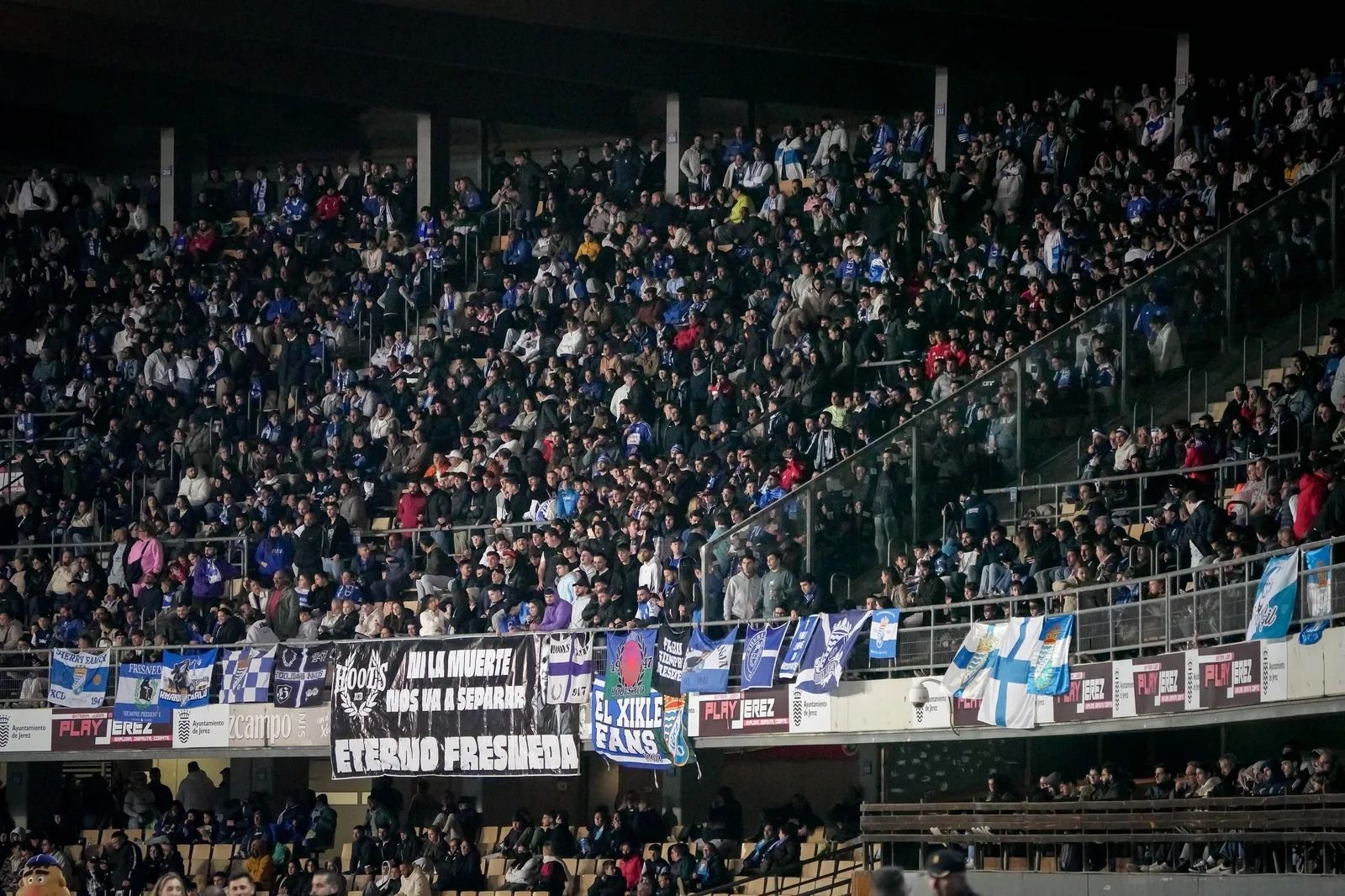 La afición arropó al Xerez CD en el derbi frente al Xerez DFC.