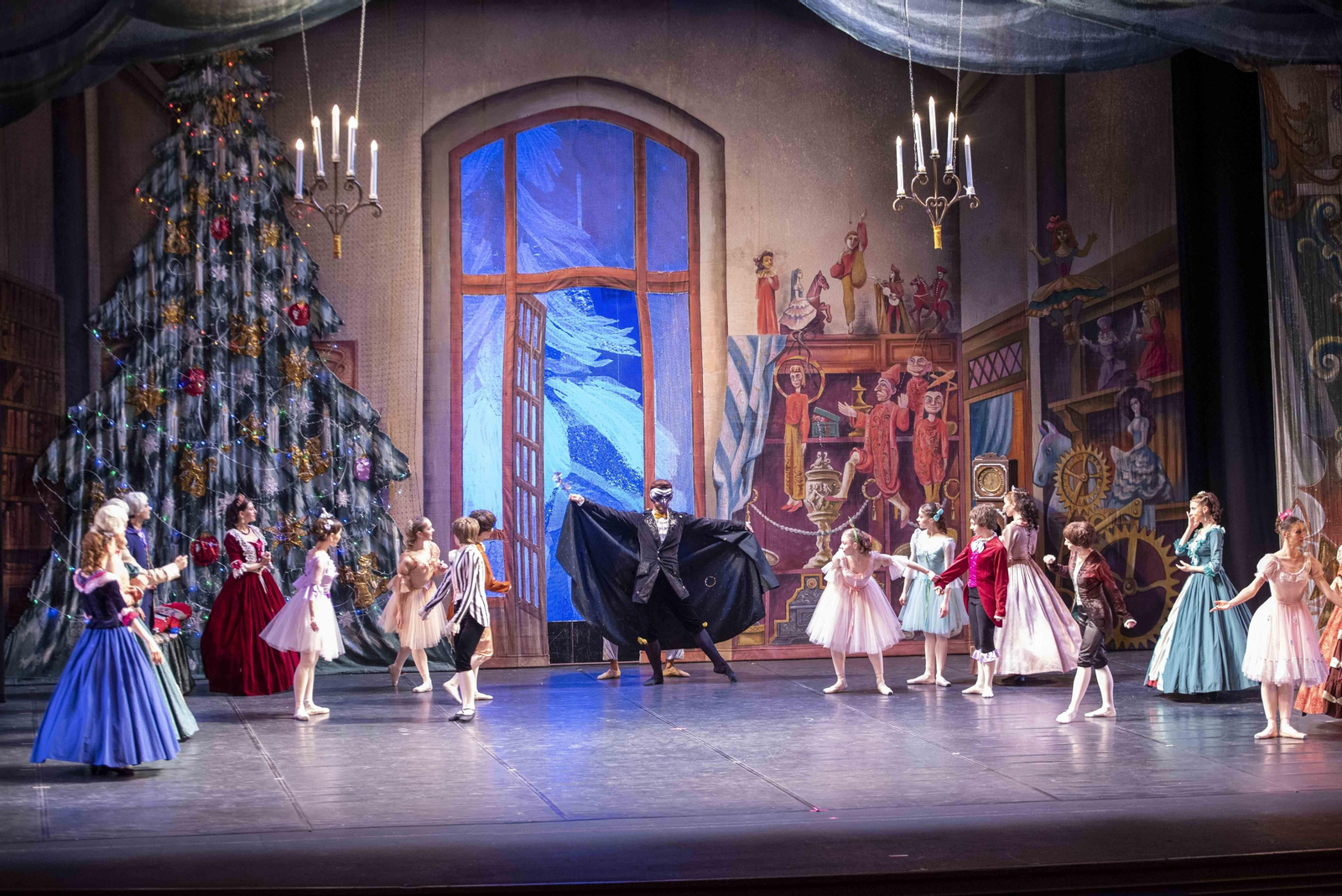 Una gran puesta en escena y un rico vestuario para ‘El Cascanueces’.