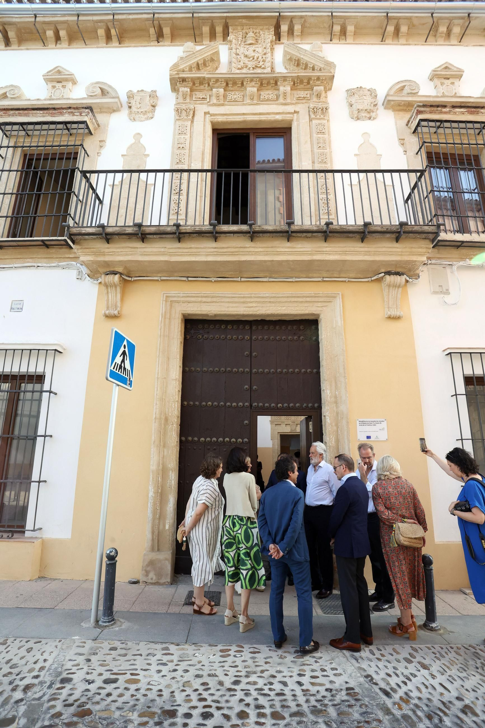 Visita a la rehabilitación de viviendas en calle Ramón de Cala en Jerez