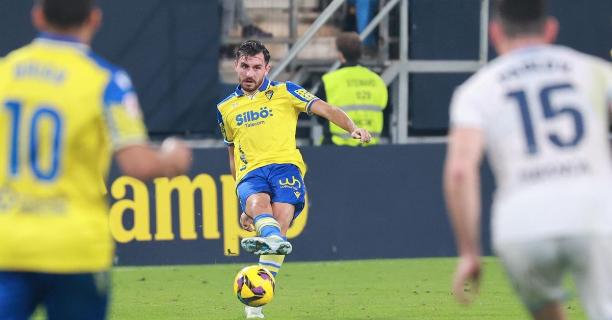 Plaga de bajas en el Cádiz CF entre lesiones, sanciones y castigos internos