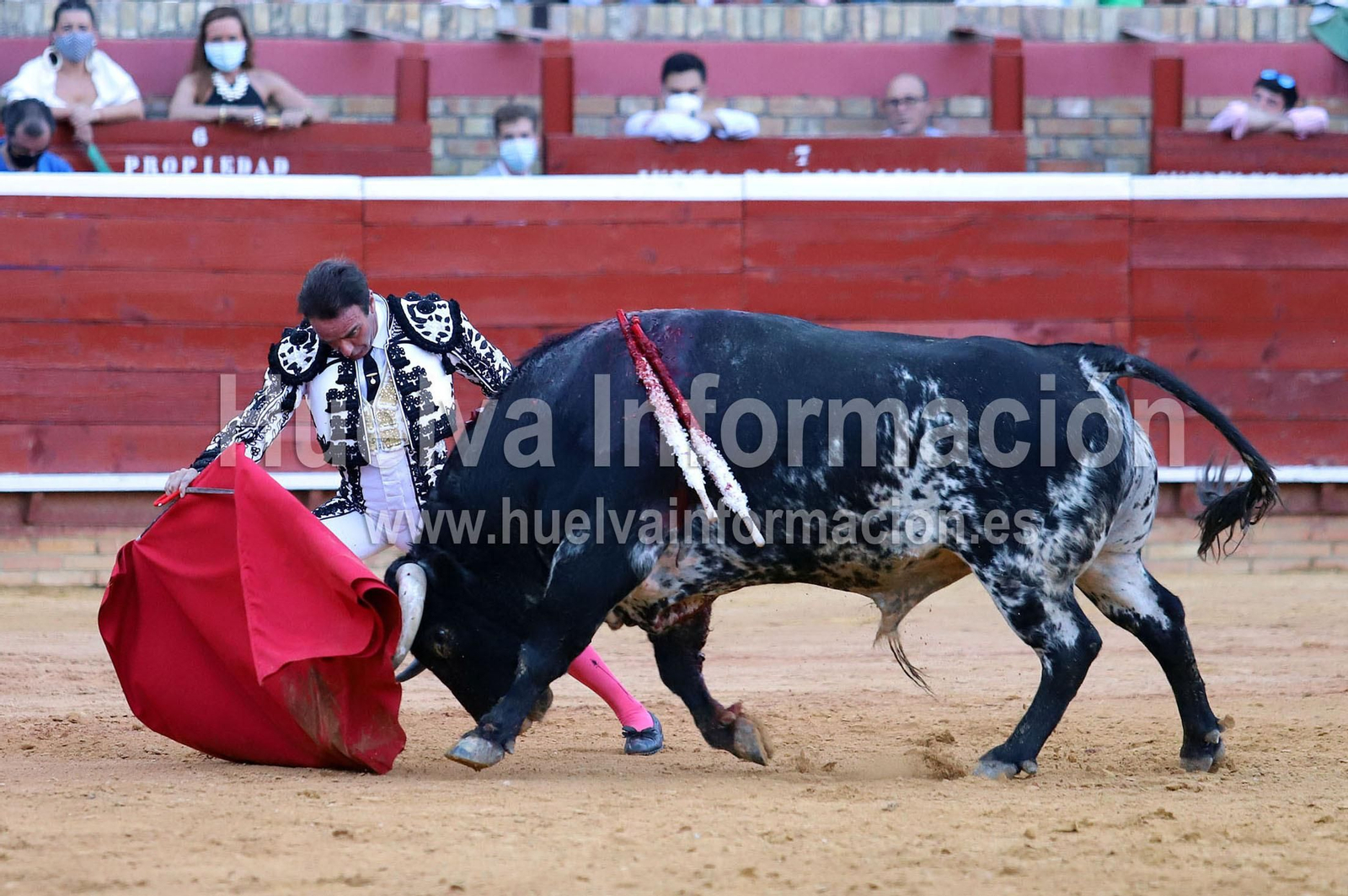 Las imágenes más destacadas de la corrida de toros del 3 de agosto en la plaza de toros de Huelva "La Merced"