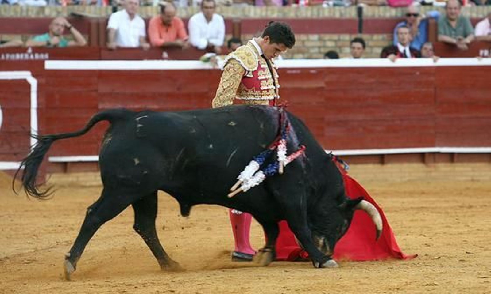 Las imágenes de la primera corrida del abono de las Colombinas

Foto: Espinola