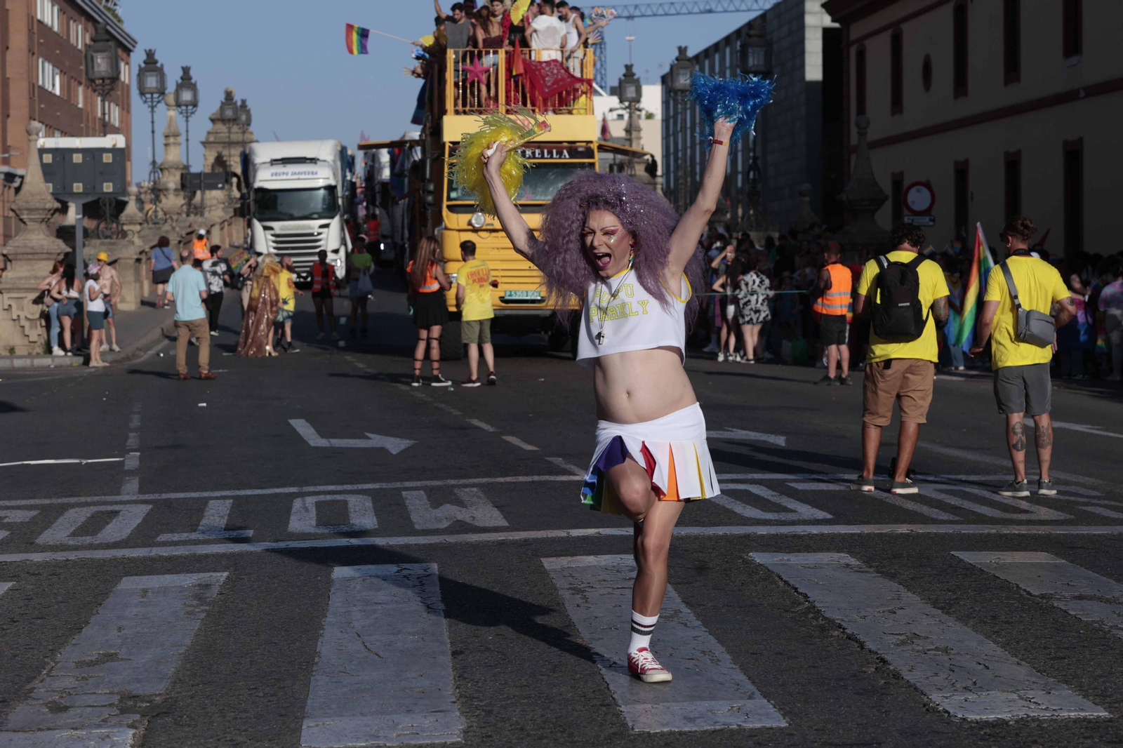Las imágenes de la cabalgata del Orgullo LGTBI en Sevilla