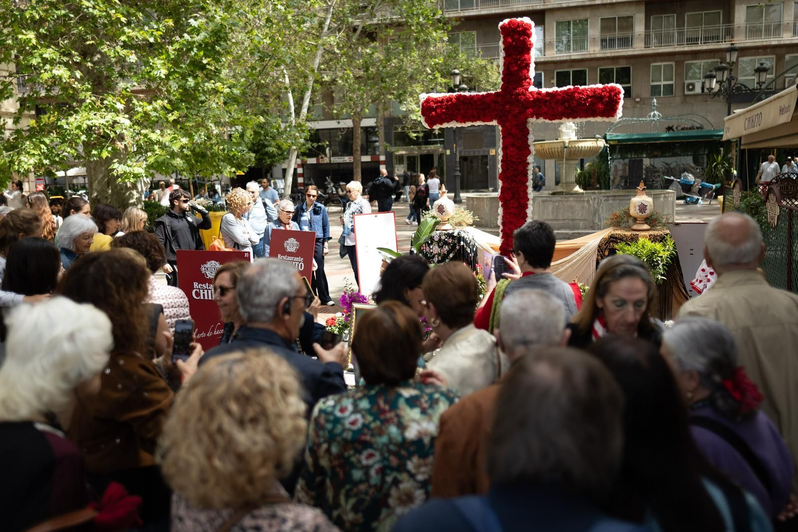 Encuéntrate en la mejores fotos del Día de la Cruz de Granada