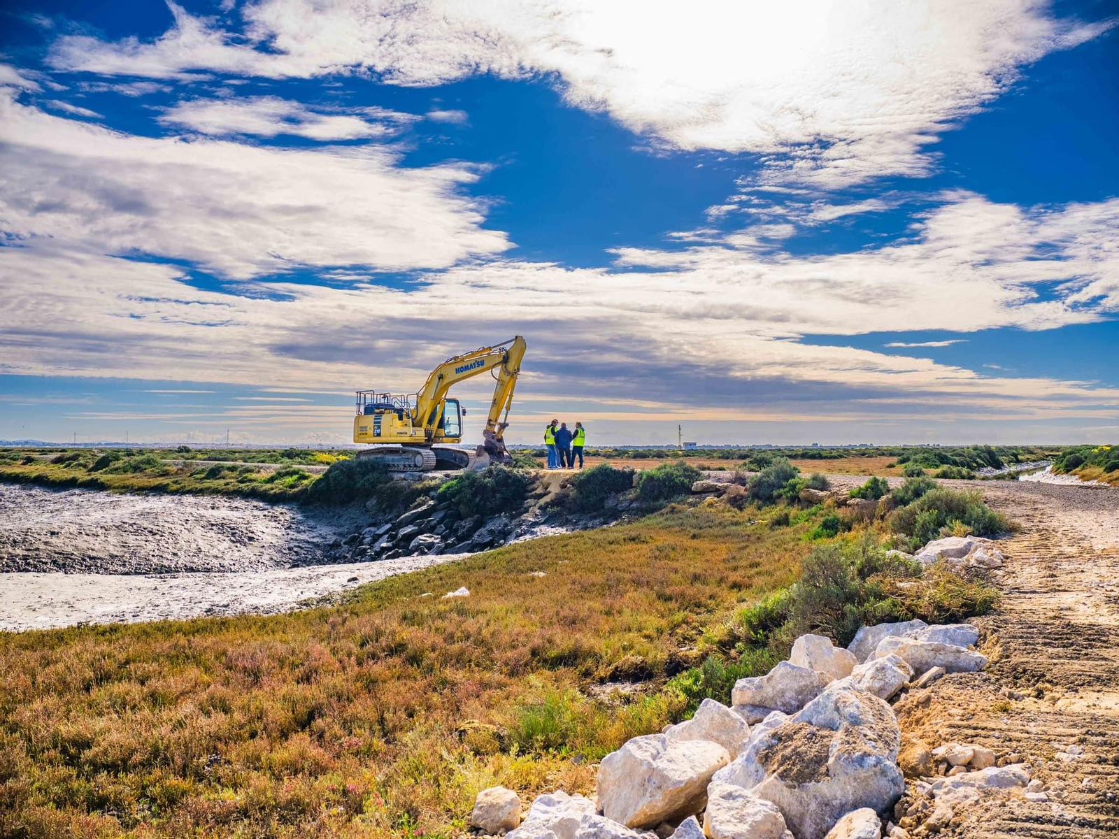 Trabajos en el sendero del Carrascón, en una de las imágenes compartidas por el Ayuntamiento de San Fernando