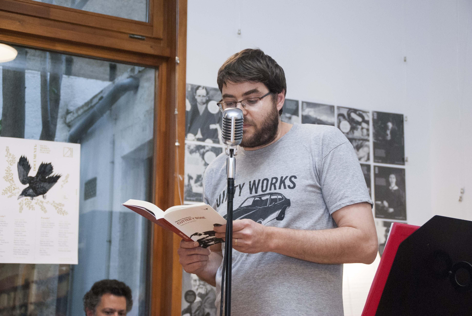 Daniel Osca, durante una lectura de 'Cutter y Bone'.