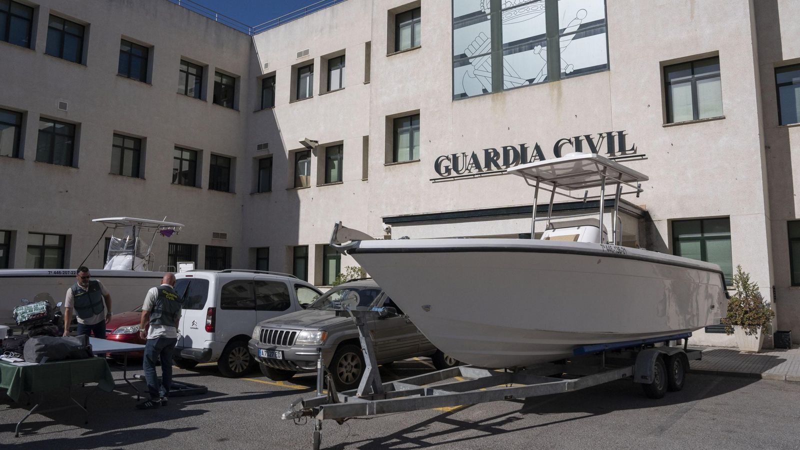 La Guardia Civil desarticula una organización con narcogasolinera flotante en Cádiz.