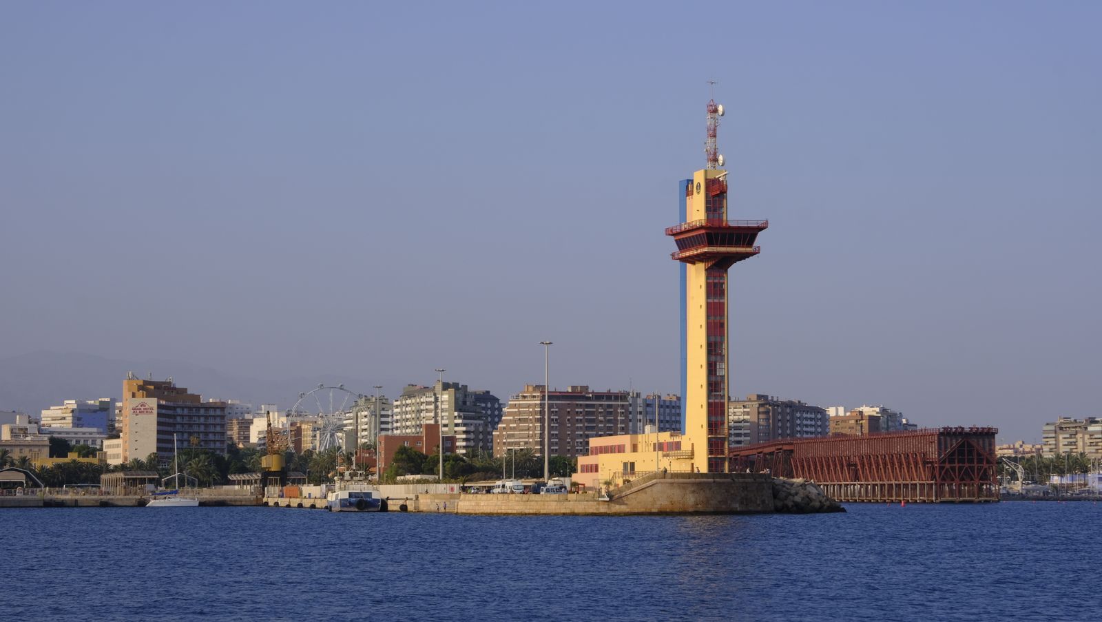 Atardecer en el Faro, organizado por la Autoridad Portuaria de Almería