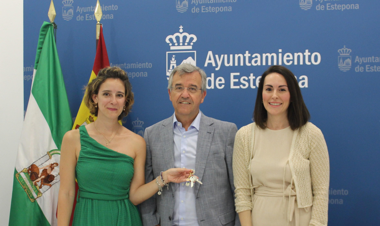 El acto de presentación de la cesión para el nuevo espacio de atención social. El acto de presentación de la cesión para el nuevo espacio de atención social.